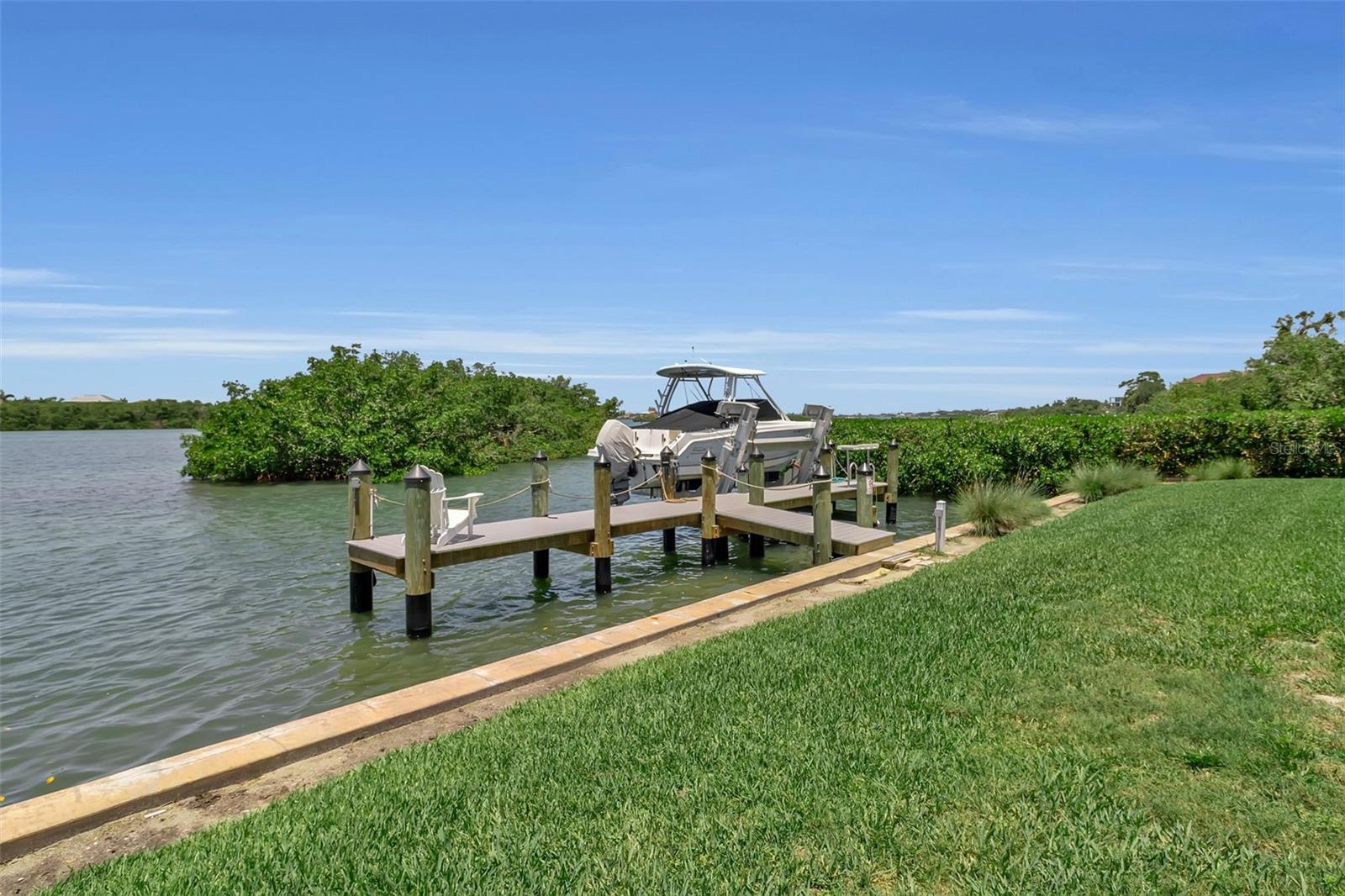 612 LAUREL RD W, NOKOMIS, FL, 34275
