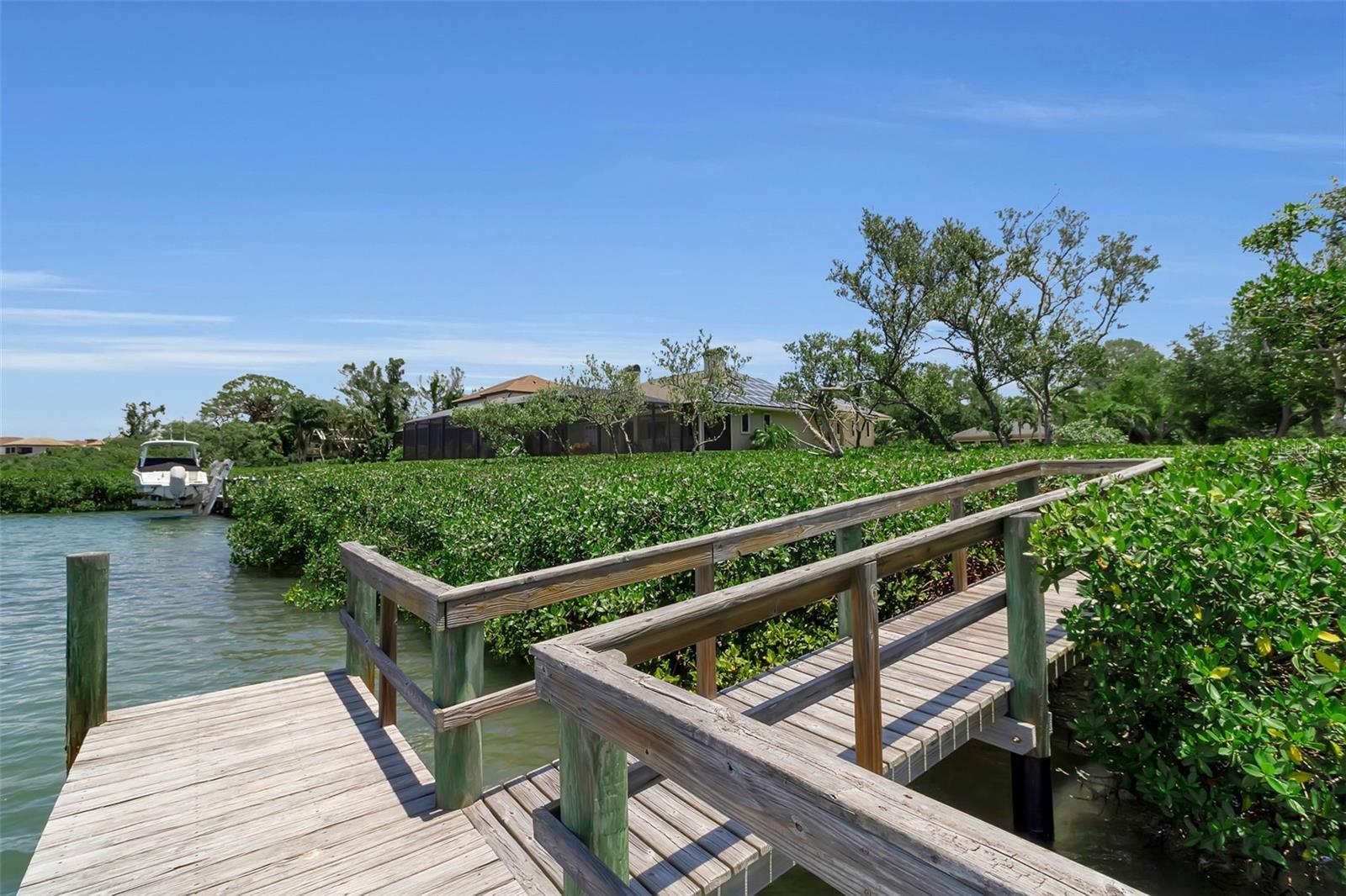 612 LAUREL RD W, NOKOMIS, FL, 34275