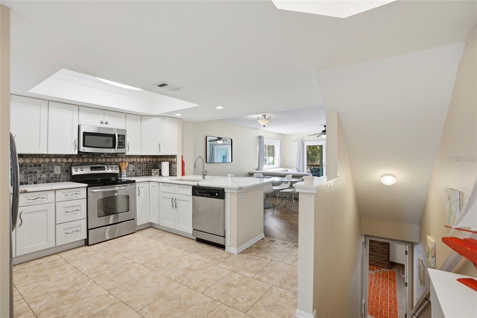 900 HARBOUR HOUSE DR, INDIAN ROCKS BEACH, FL, 33785