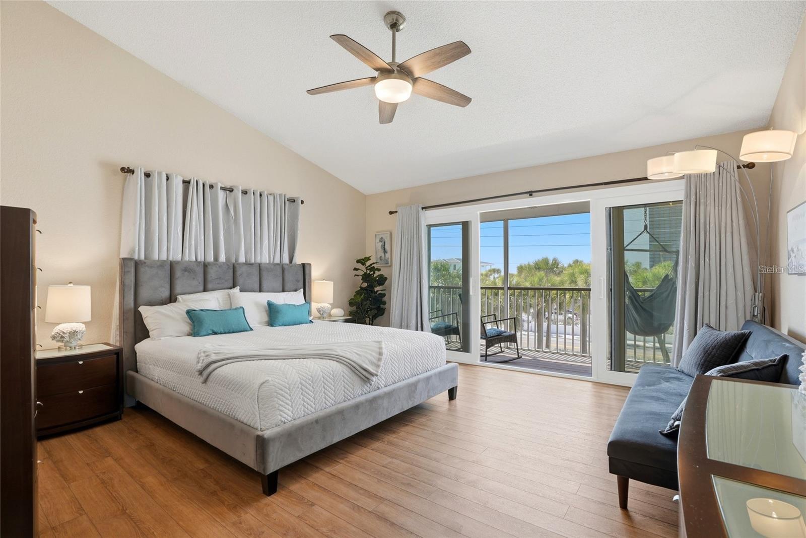 900 HARBOUR HOUSE DR, INDIAN ROCKS BEACH, FL, 33785