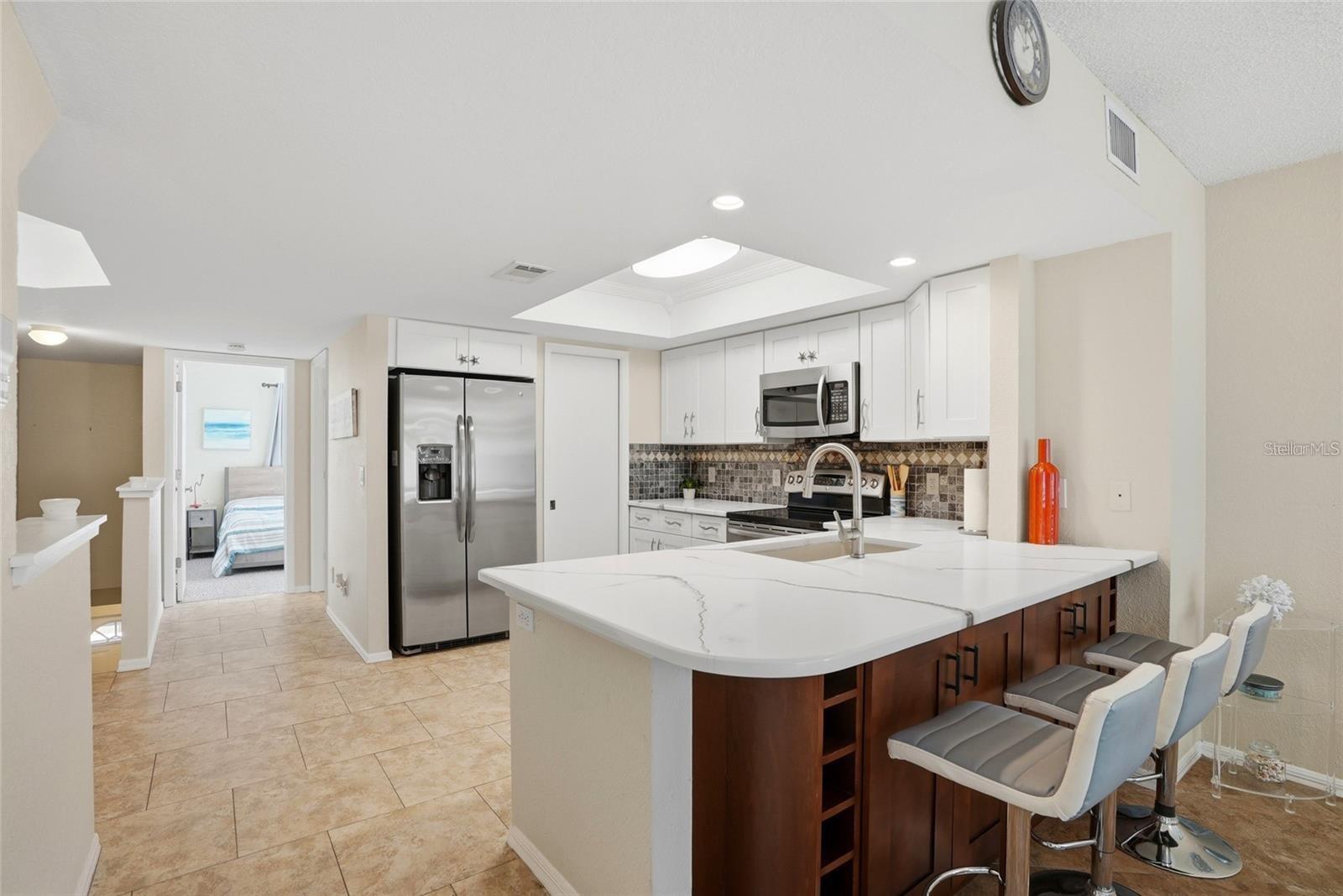 900 HARBOUR HOUSE DR, INDIAN ROCKS BEACH, FL, 33785