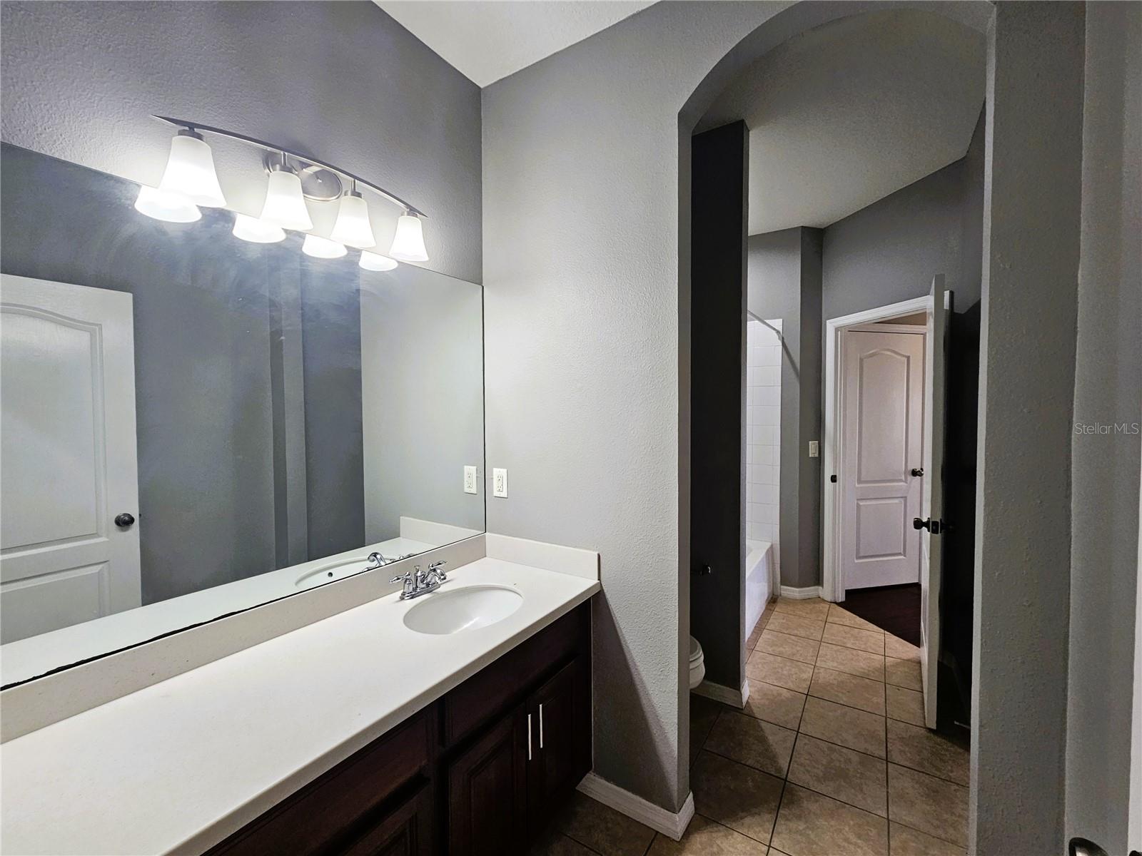 1824 MIRA LAGO CIR, RUSKIN, FL, 33570