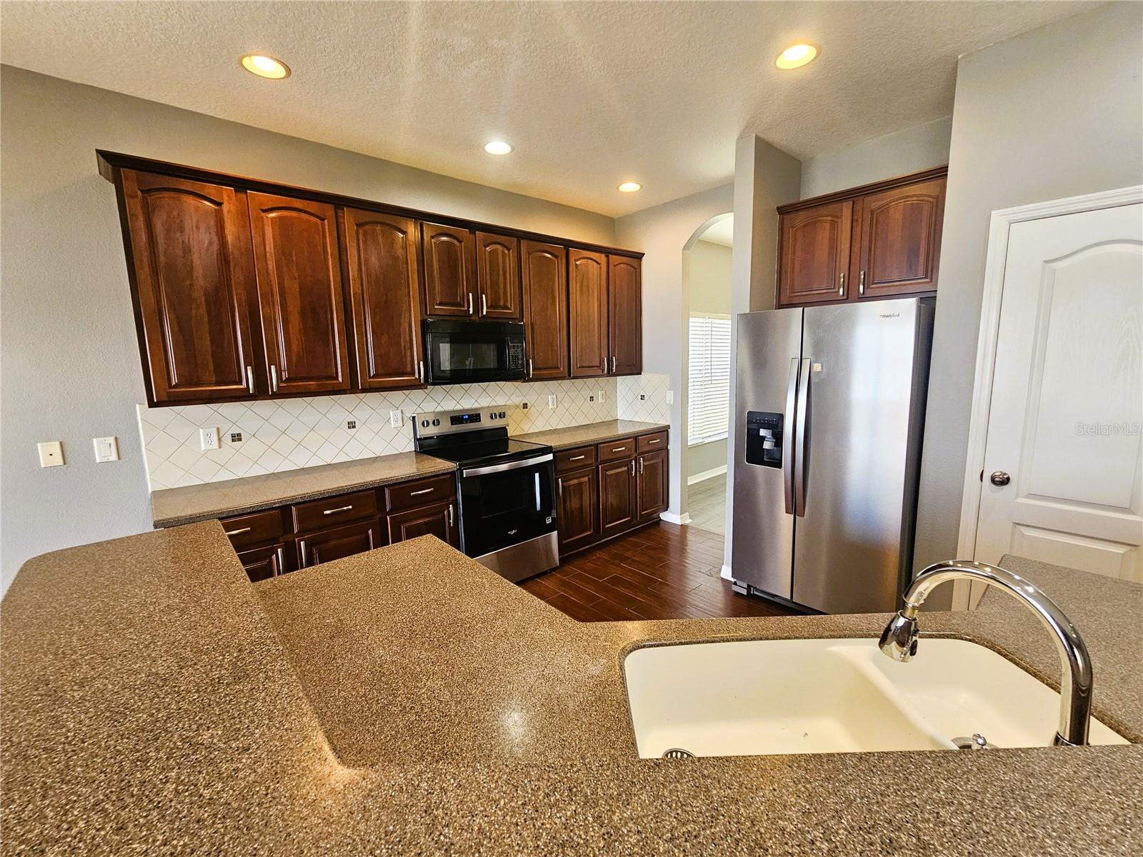 1824 MIRA LAGO CIR, RUSKIN, FL, 33570