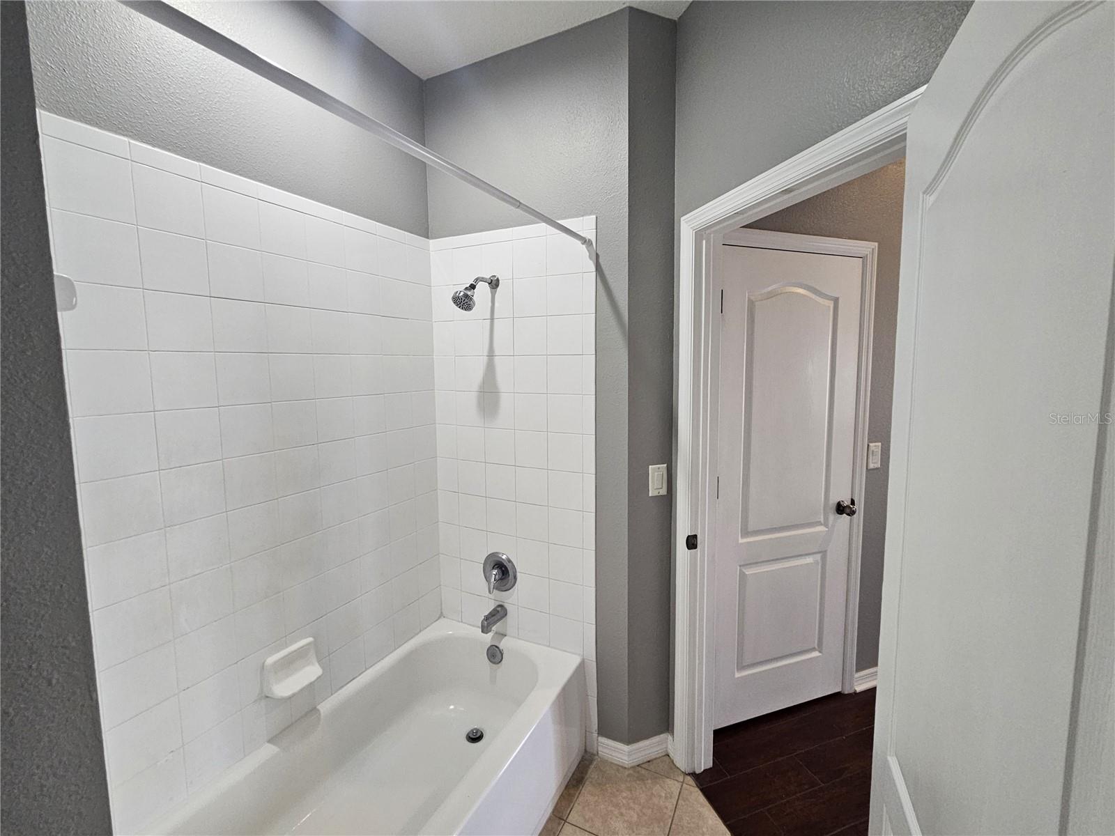 1824 MIRA LAGO CIR, RUSKIN, FL, 33570