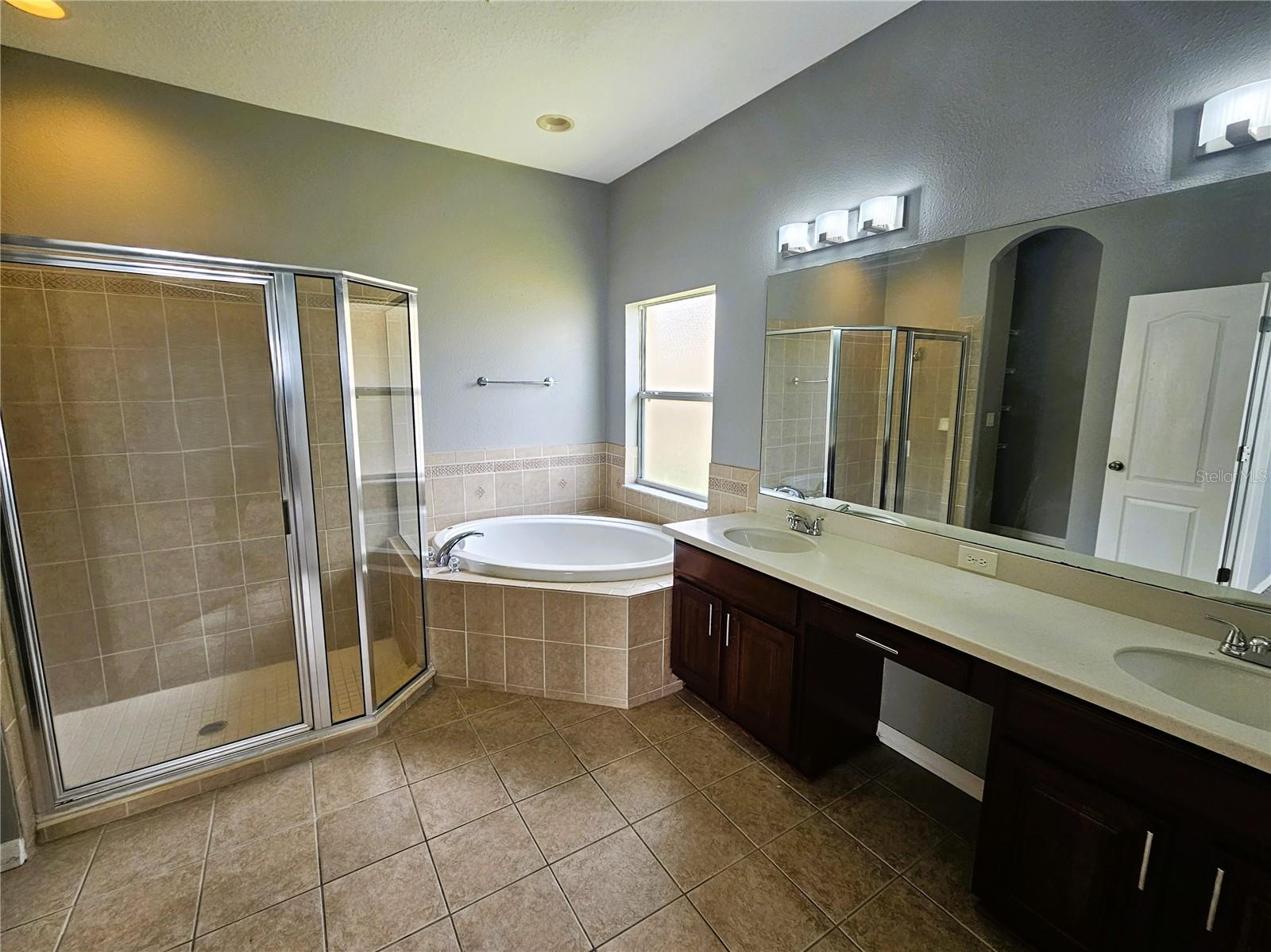 1824 MIRA LAGO CIR, RUSKIN, FL, 33570