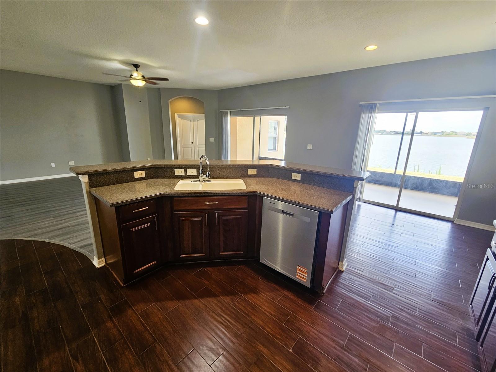 1824 MIRA LAGO CIR, RUSKIN, FL, 33570