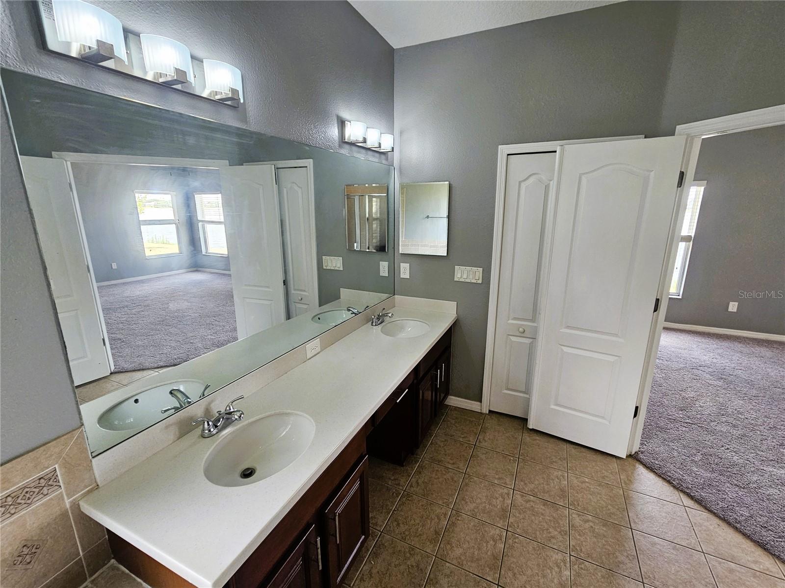 1824 MIRA LAGO CIR, RUSKIN, FL, 33570