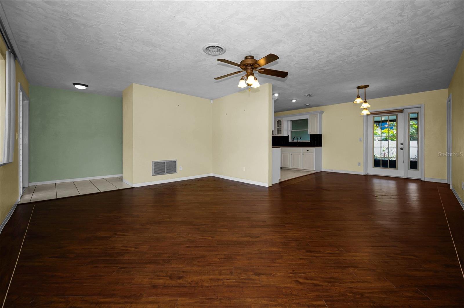 9083 BRIARWOOD DR, SEMINOLE, FL, 33772