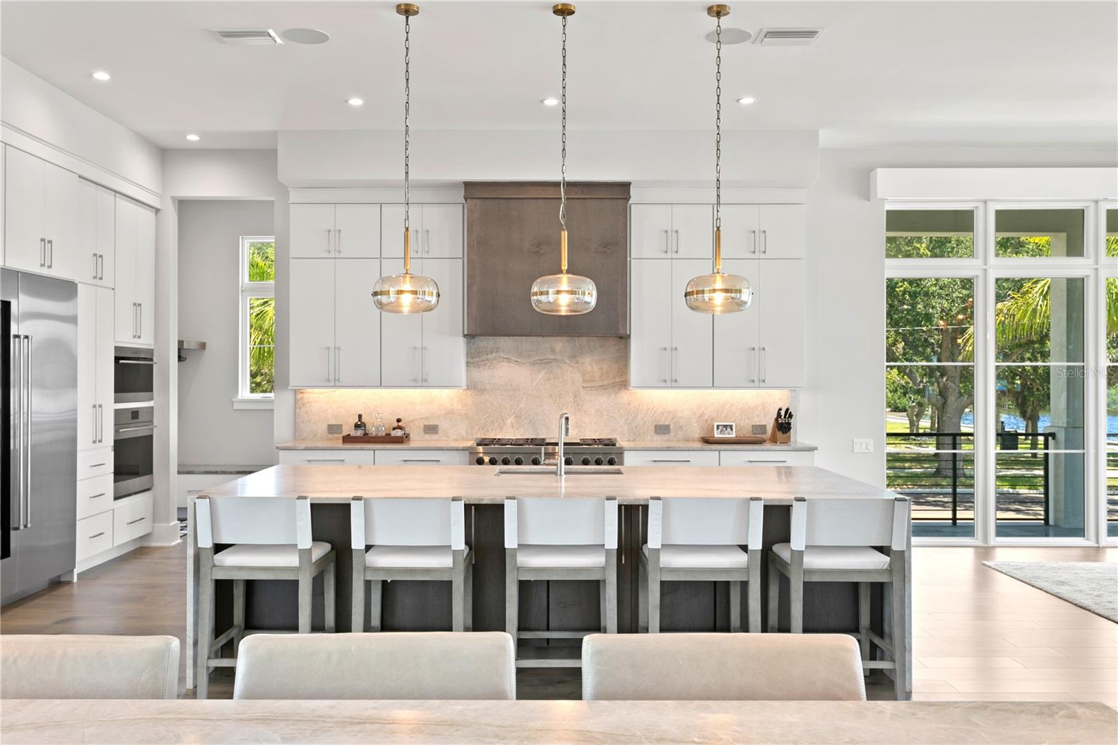 2926 COFFEE POT BLVD NE, ST PETERSBURG, FL, 33704
