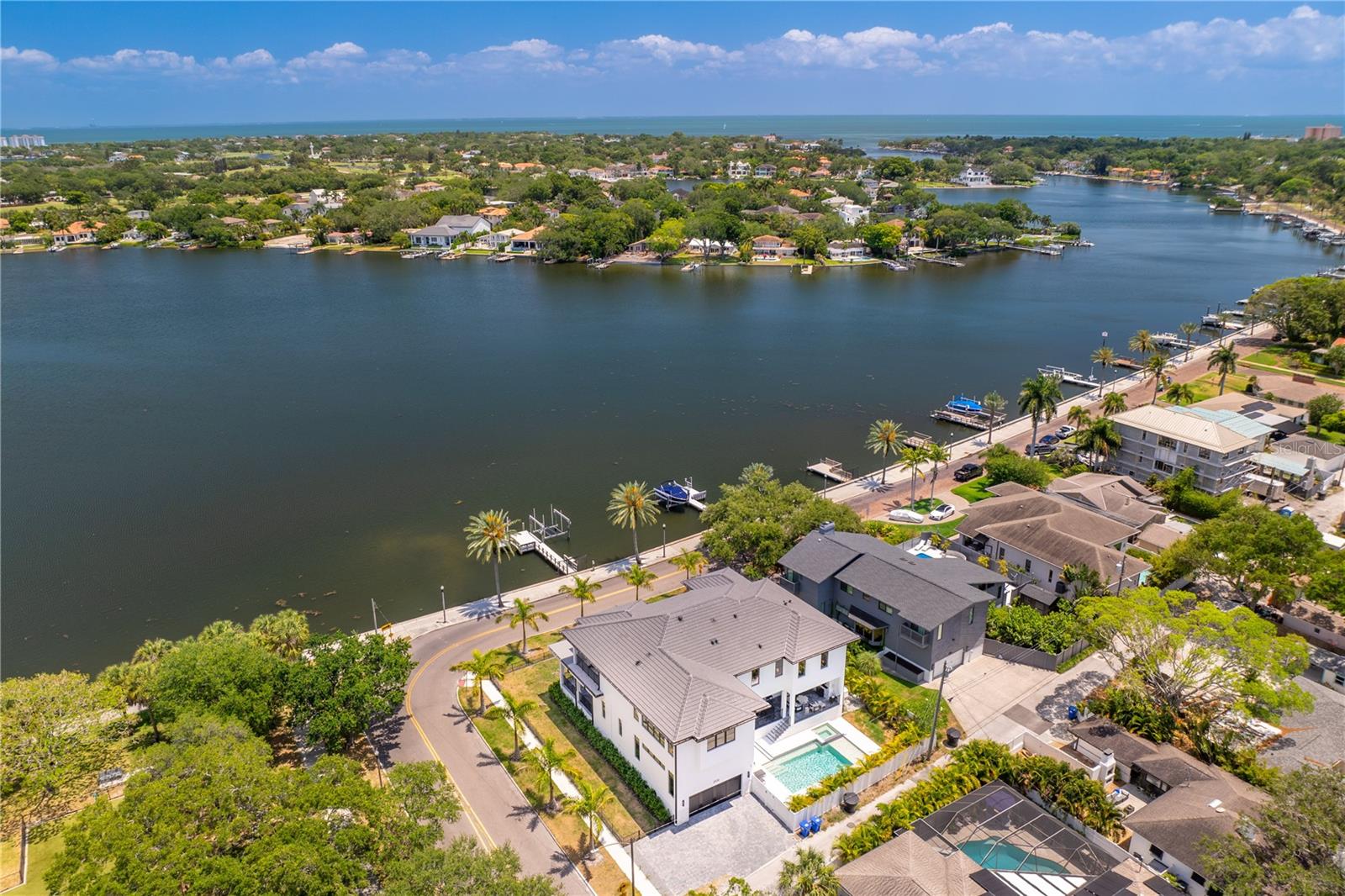 2926 COFFEE POT BLVD NE, ST PETERSBURG, FL, 33704