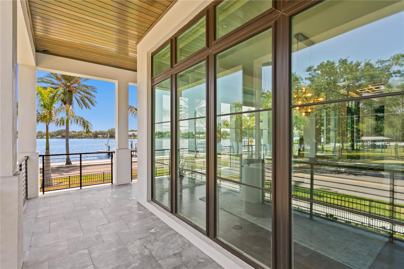 2926 COFFEE POT BLVD NE, ST PETERSBURG, FL, 33704