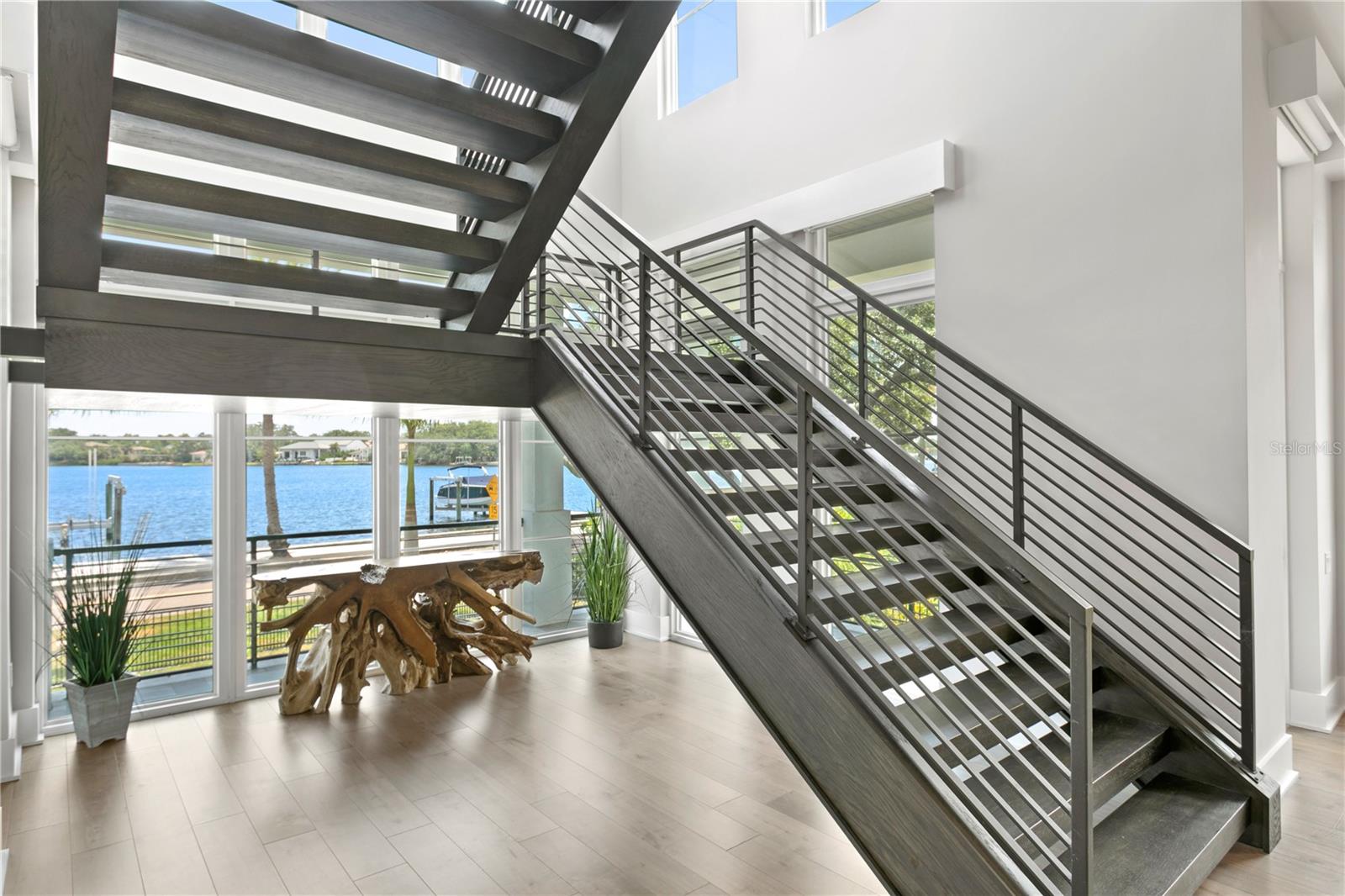 2926 COFFEE POT BLVD NE, ST PETERSBURG, FL, 33704