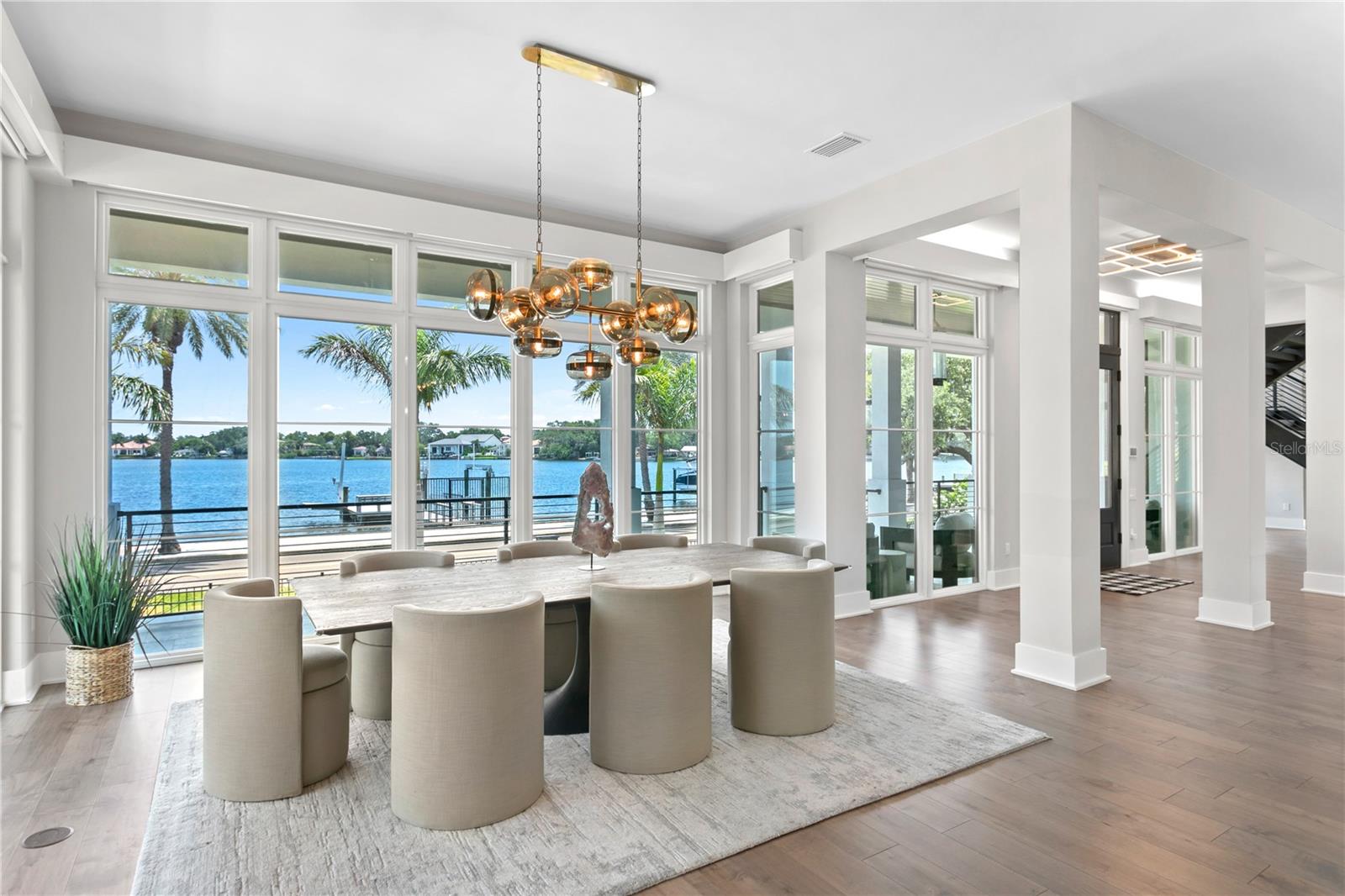 2926 COFFEE POT BLVD NE, ST PETERSBURG, FL, 33704
