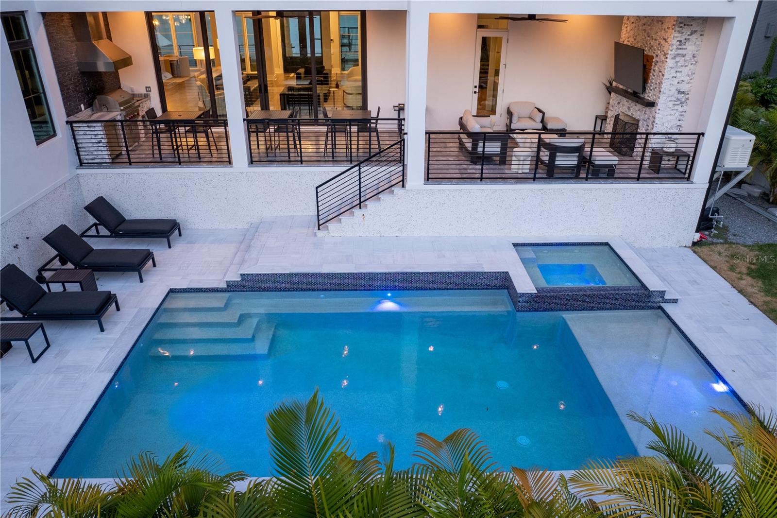 2926 COFFEE POT BLVD NE, ST PETERSBURG, FL, 33704