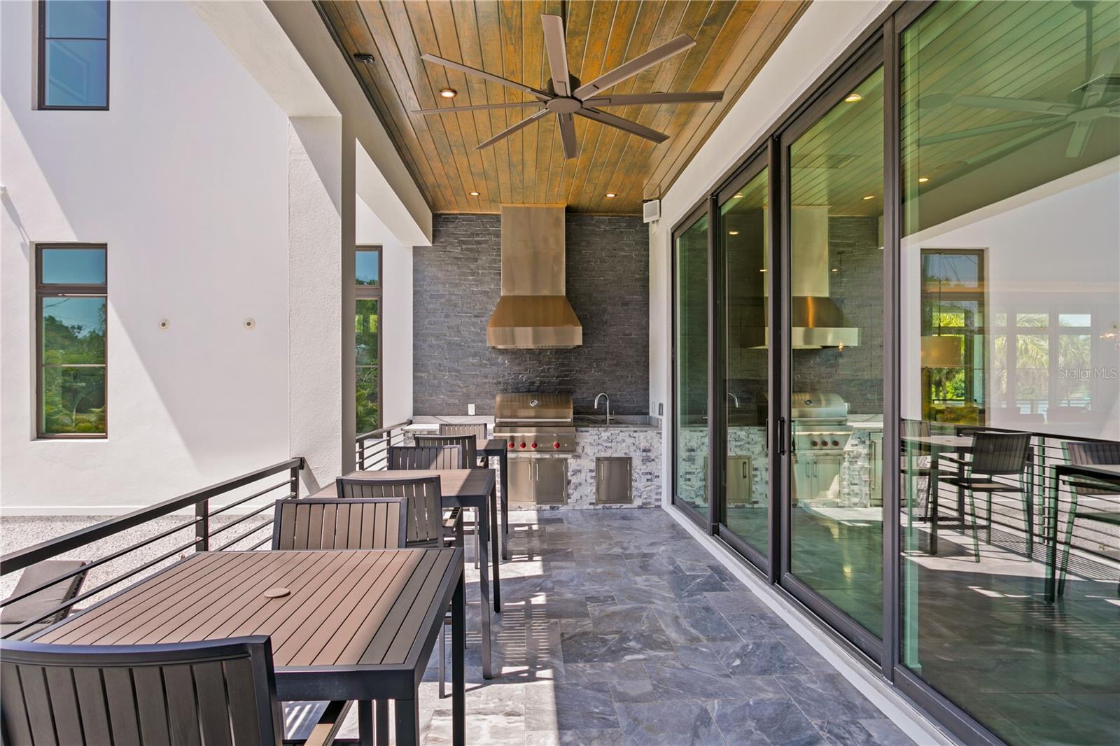 2926 COFFEE POT BLVD NE, ST PETERSBURG, FL, 33704