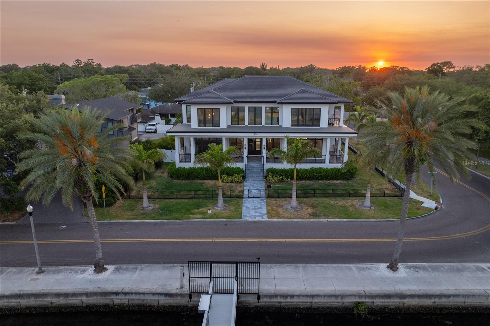 2926 COFFEE POT BLVD NE, ST PETERSBURG, FL, 33704