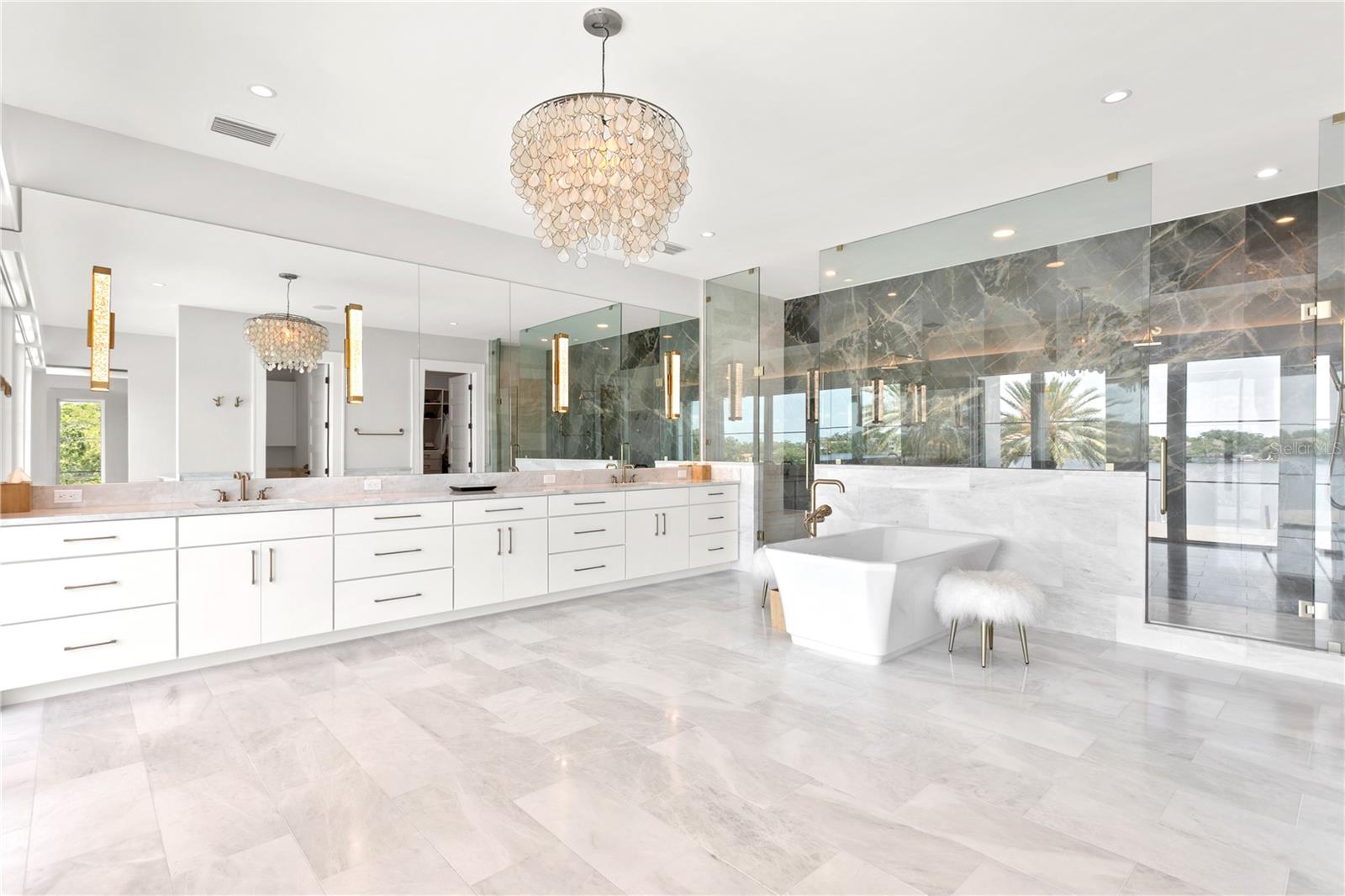 2926 COFFEE POT BLVD NE, ST PETERSBURG, FL, 33704