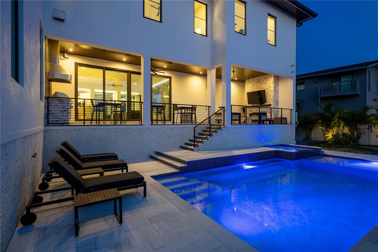 2926 COFFEE POT BLVD NE, ST PETERSBURG, FL, 33704