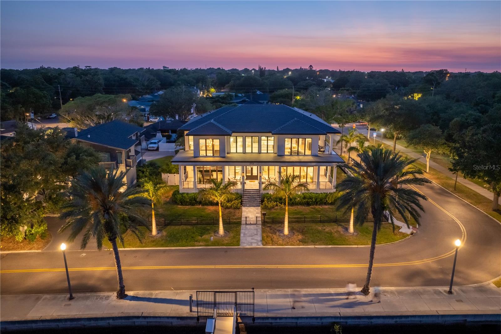 2926 COFFEE POT BLVD NE, ST PETERSBURG, FL, 33704
