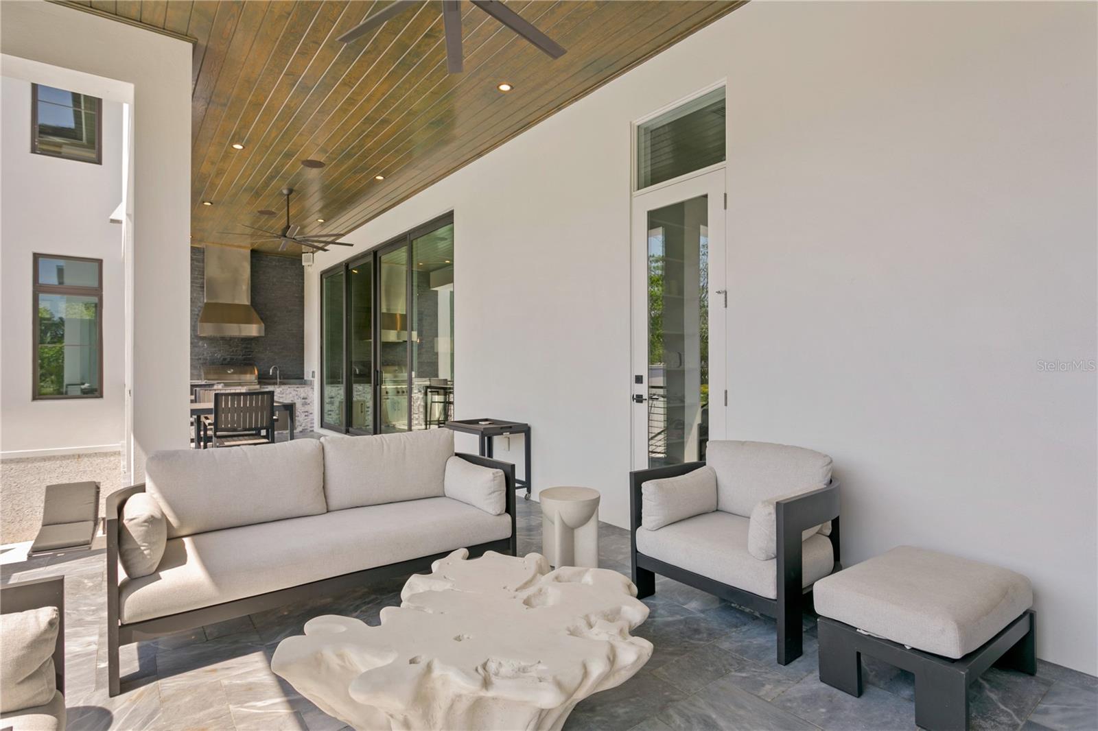 2926 COFFEE POT BLVD NE, ST PETERSBURG, FL, 33704