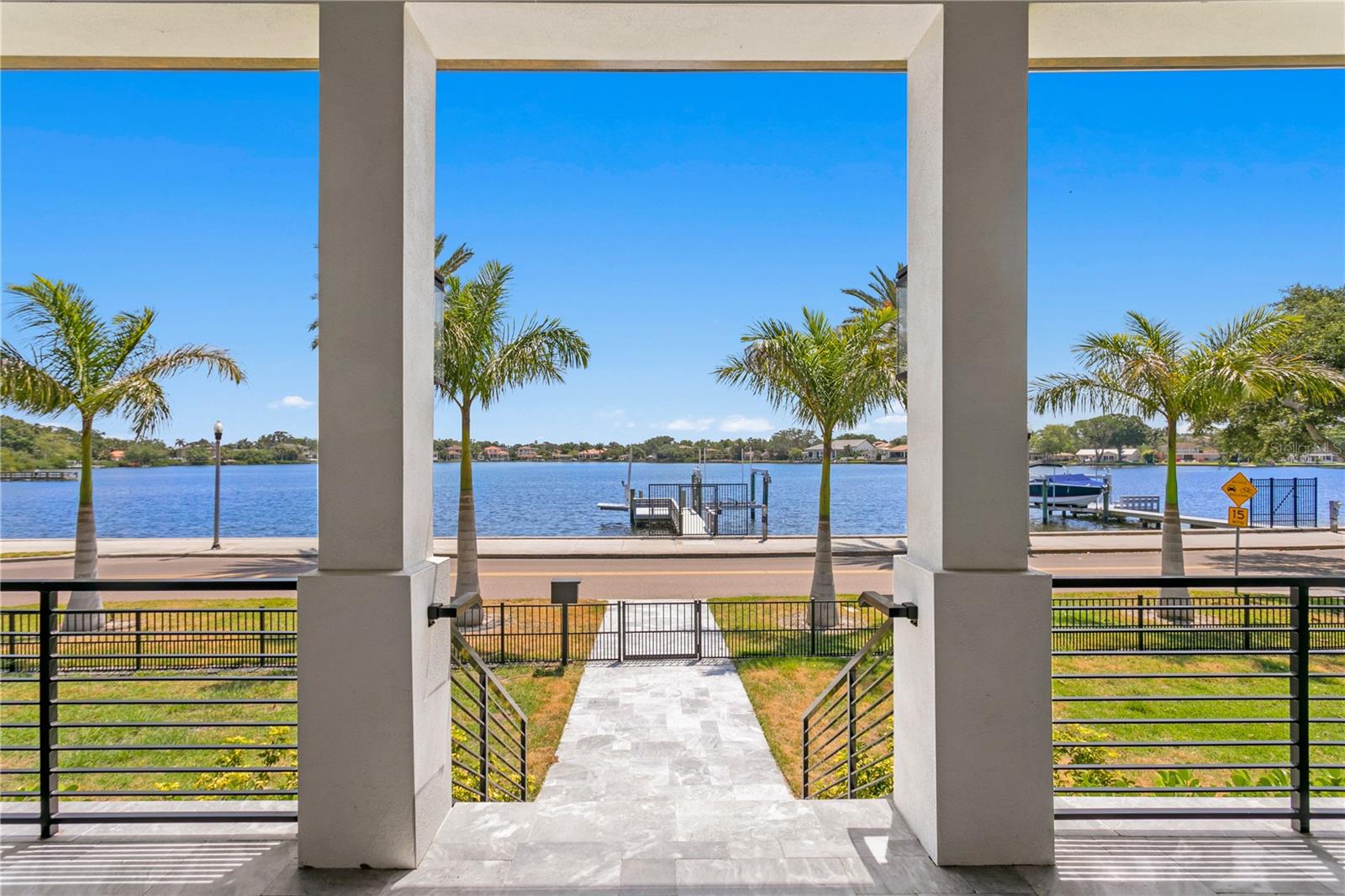 2926 COFFEE POT BLVD NE, ST PETERSBURG, FL, 33704
