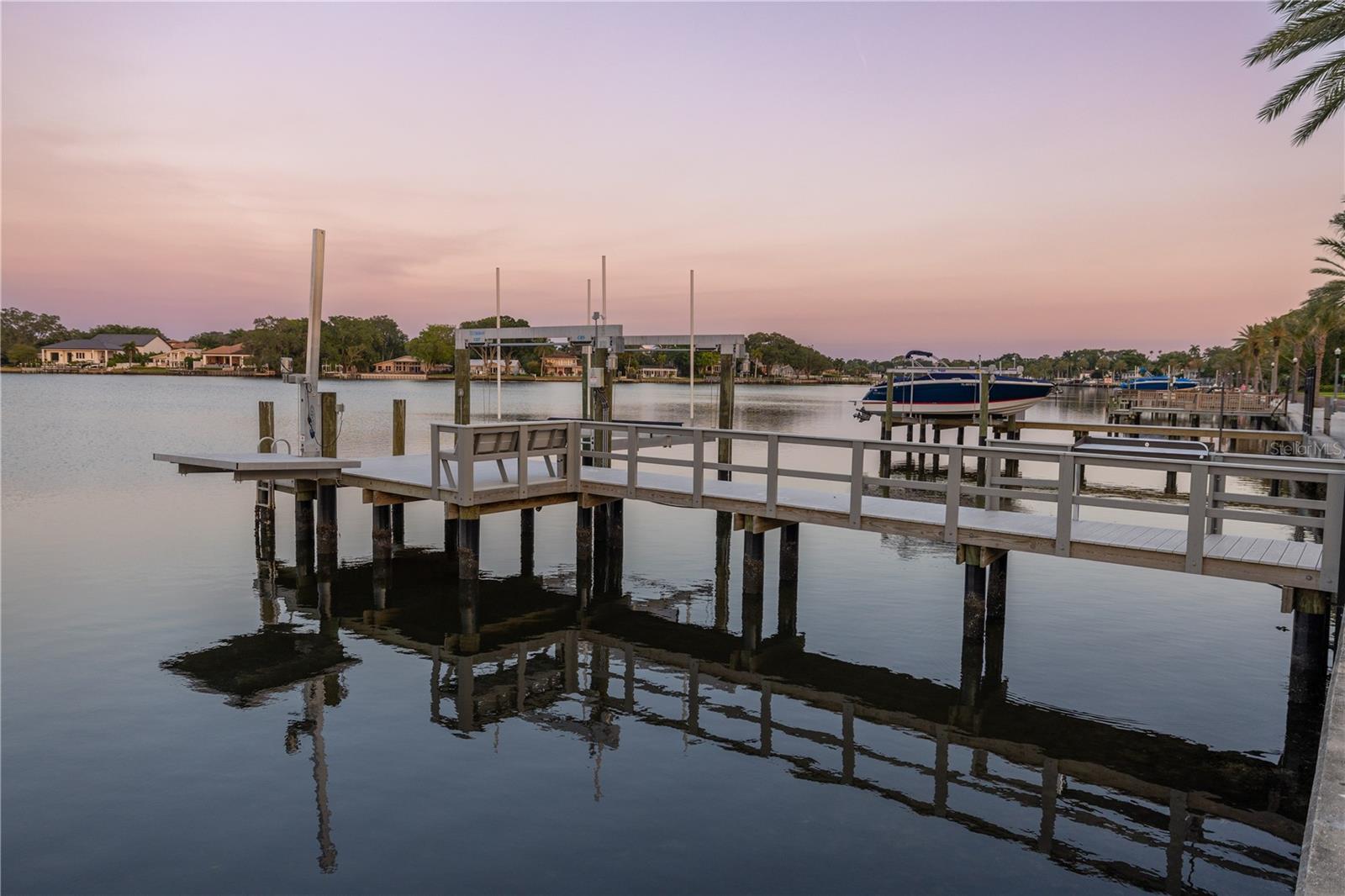 2926 COFFEE POT BLVD NE, ST PETERSBURG, FL, 33704