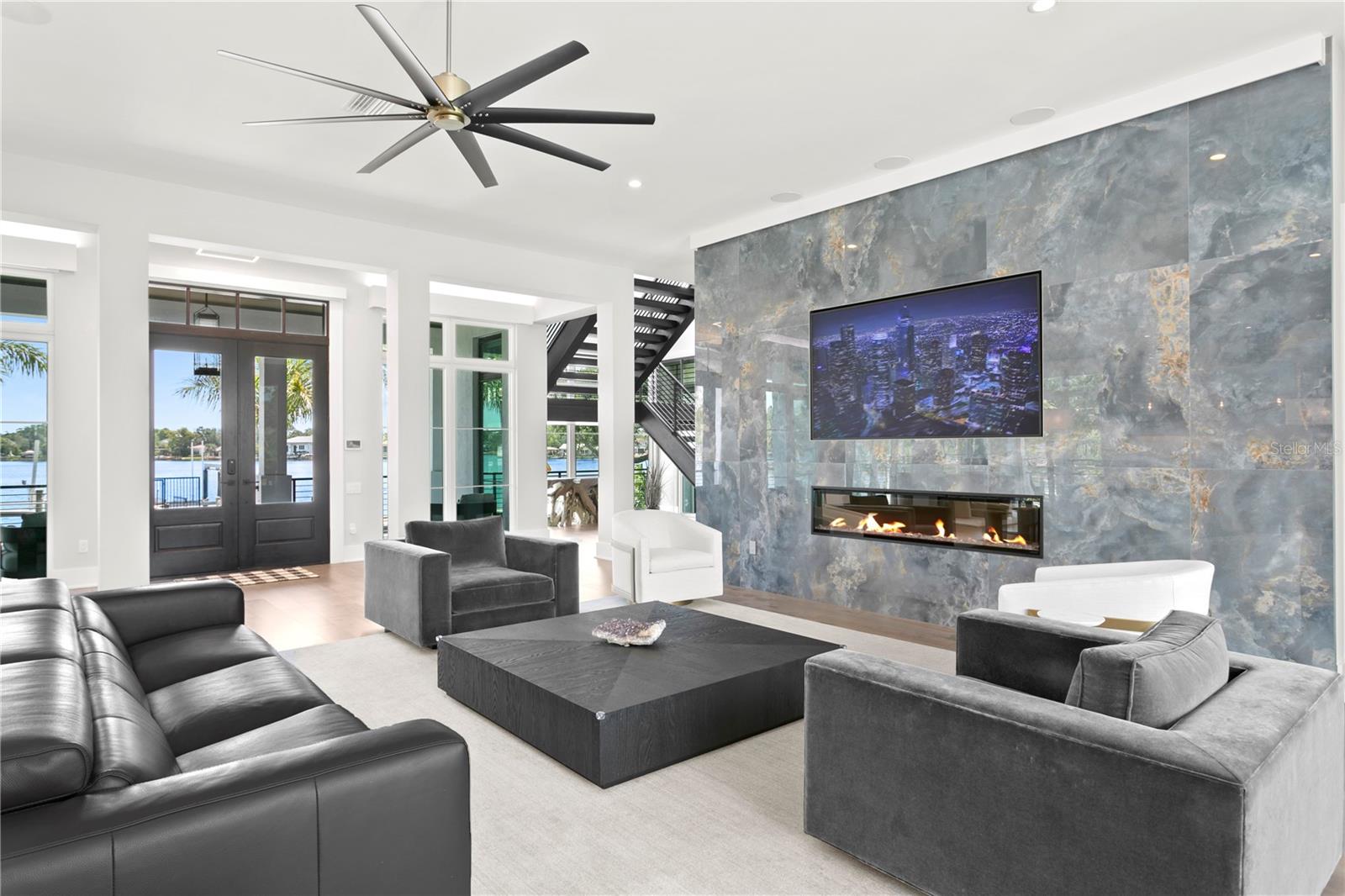 2926 COFFEE POT BLVD NE, ST PETERSBURG, FL, 33704