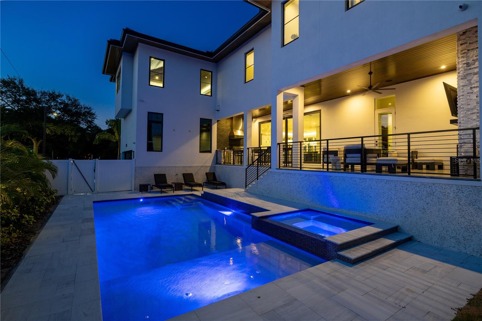 2926 COFFEE POT BLVD NE, ST PETERSBURG, FL, 33704
