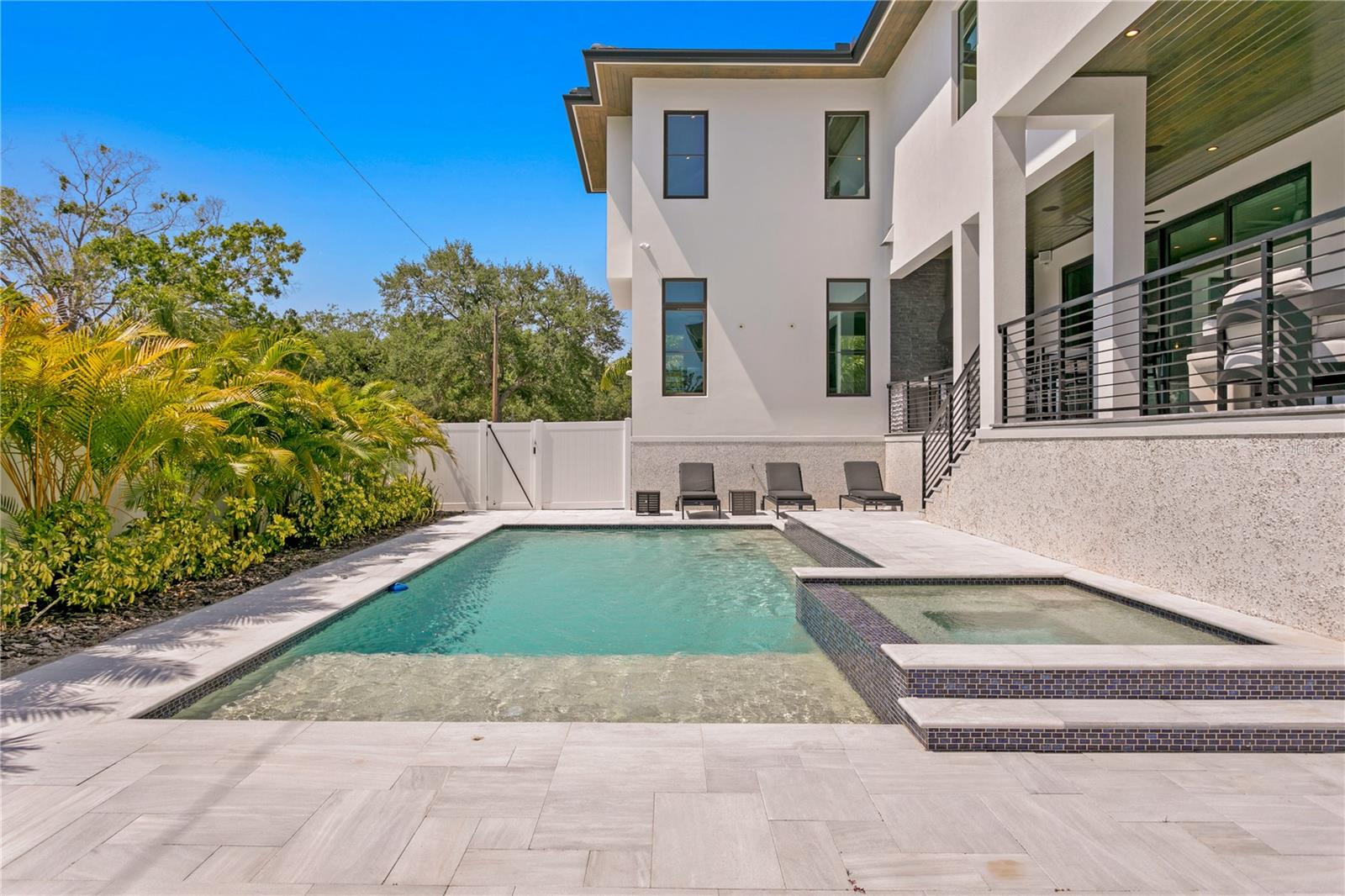 2926 COFFEE POT BLVD NE, ST PETERSBURG, FL, 33704