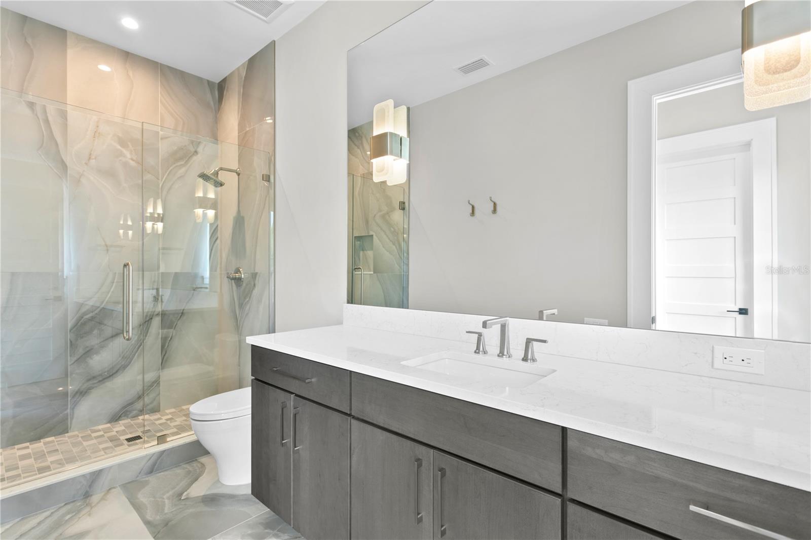 2926 COFFEE POT BLVD NE, ST PETERSBURG, FL, 33704