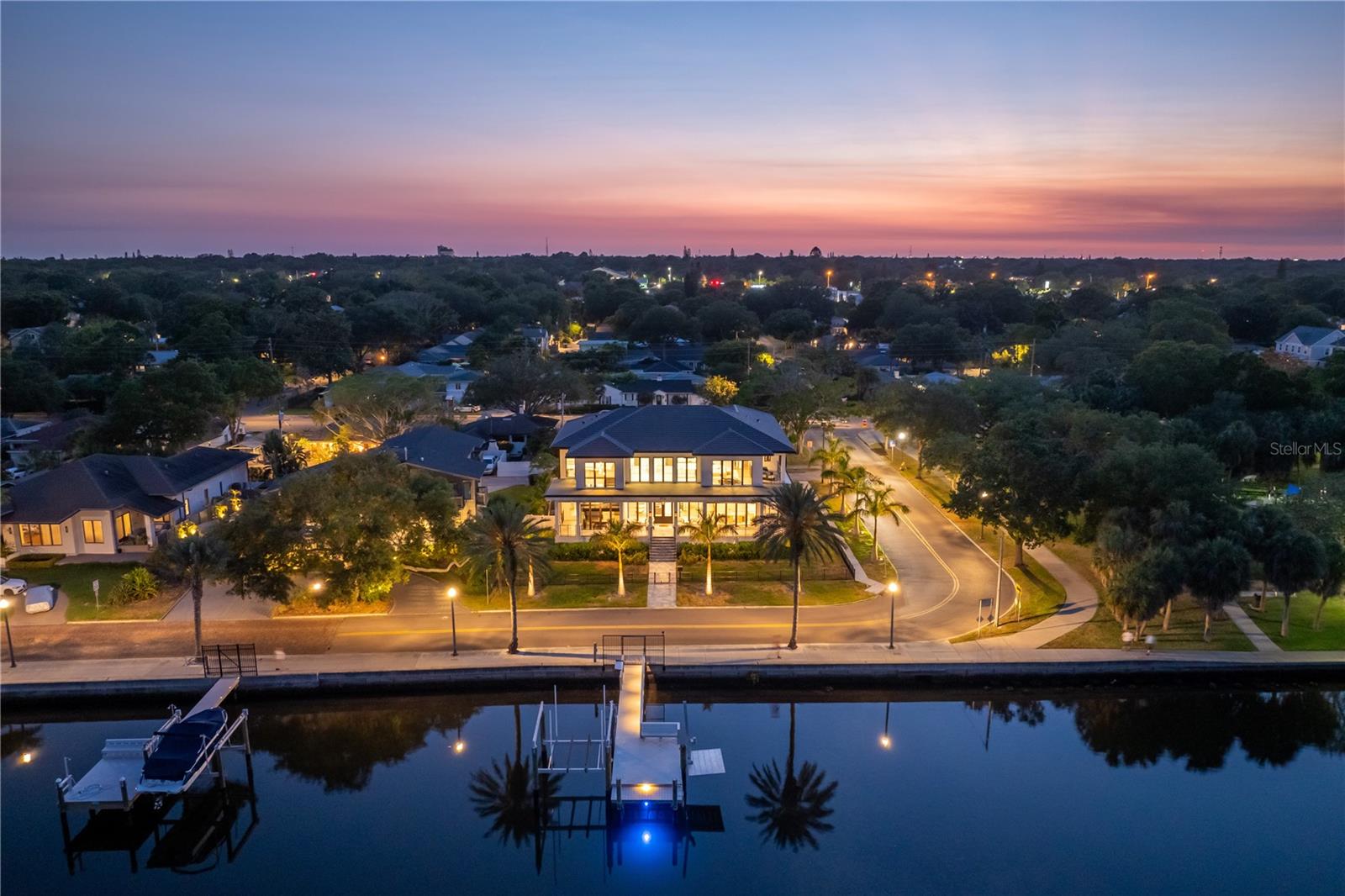 2926 COFFEE POT BLVD NE, ST PETERSBURG, FL, 33704