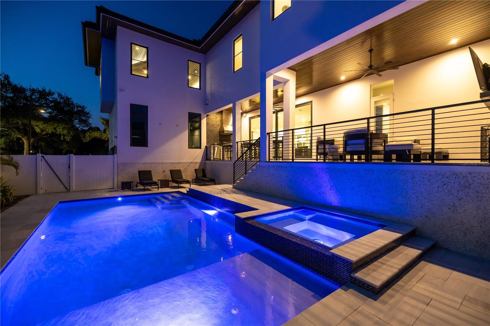 2926 COFFEE POT BLVD NE, ST PETERSBURG, FL, 33704