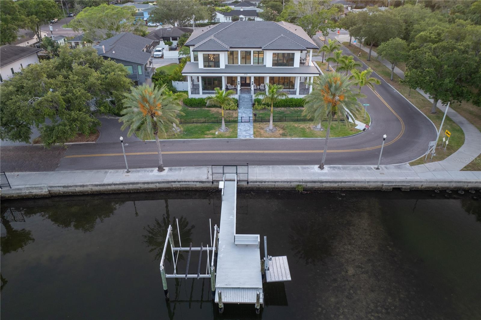 2926 COFFEE POT BLVD NE, ST PETERSBURG, FL, 33704