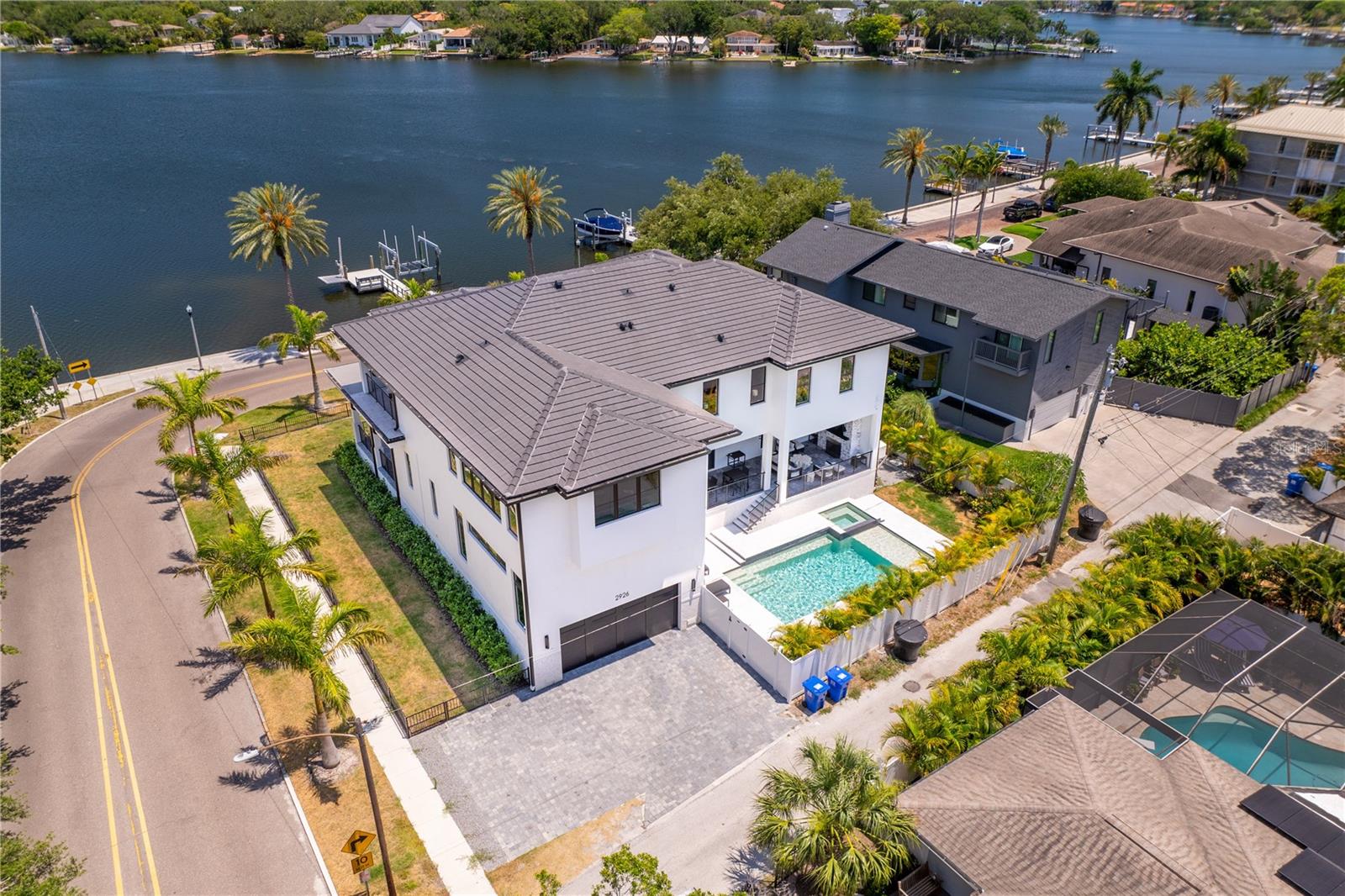 2926 COFFEE POT BLVD NE, ST PETERSBURG, FL, 33704