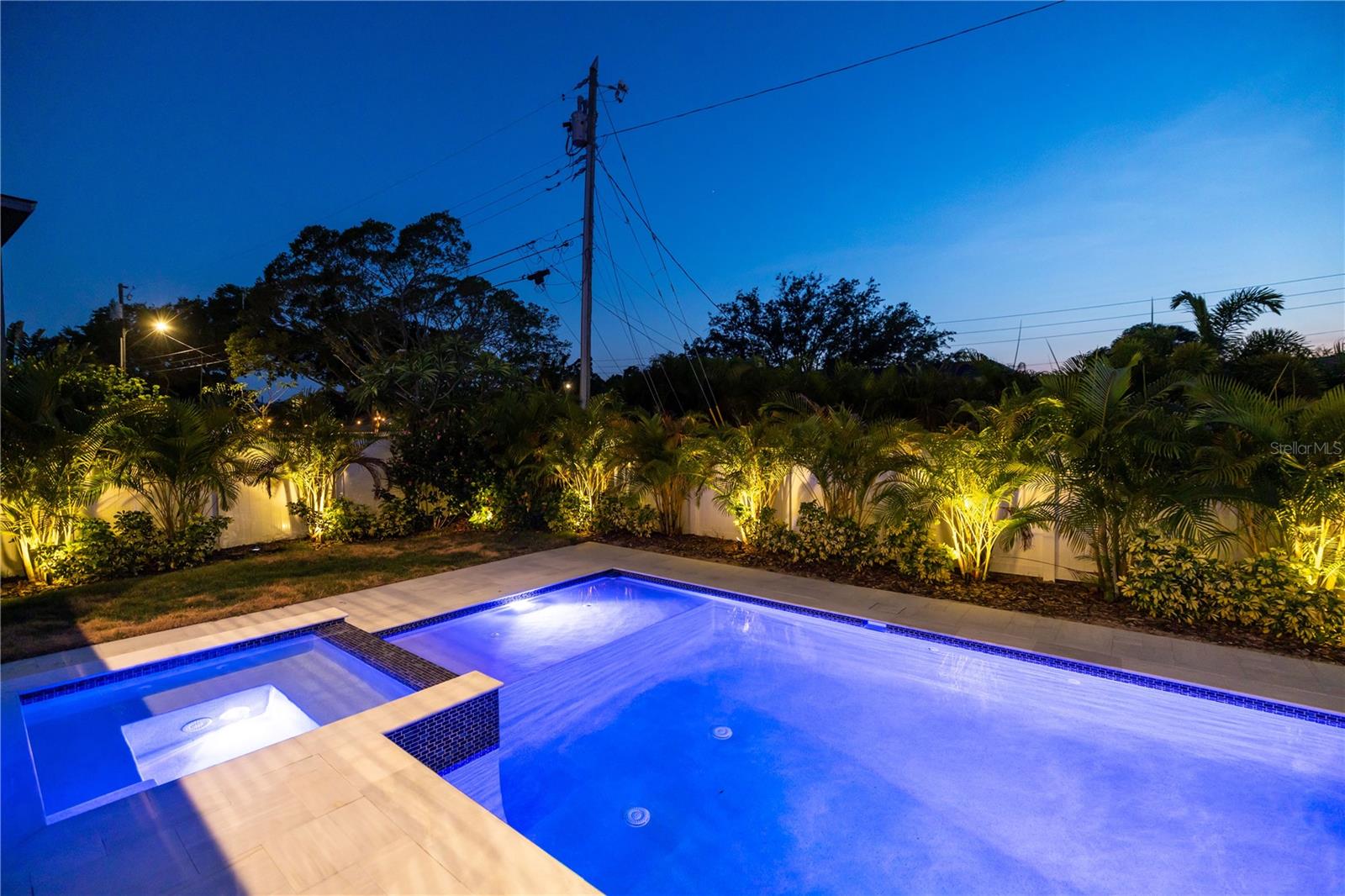 2926 COFFEE POT BLVD NE, ST PETERSBURG, FL, 33704