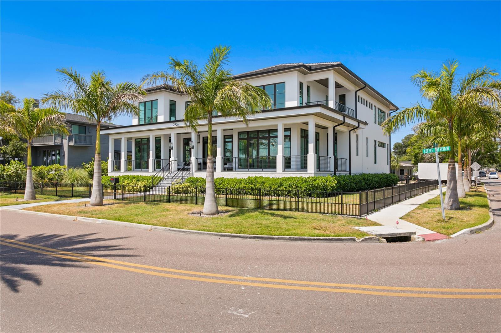 2926 COFFEE POT BLVD NE, ST PETERSBURG, FL, 33704
