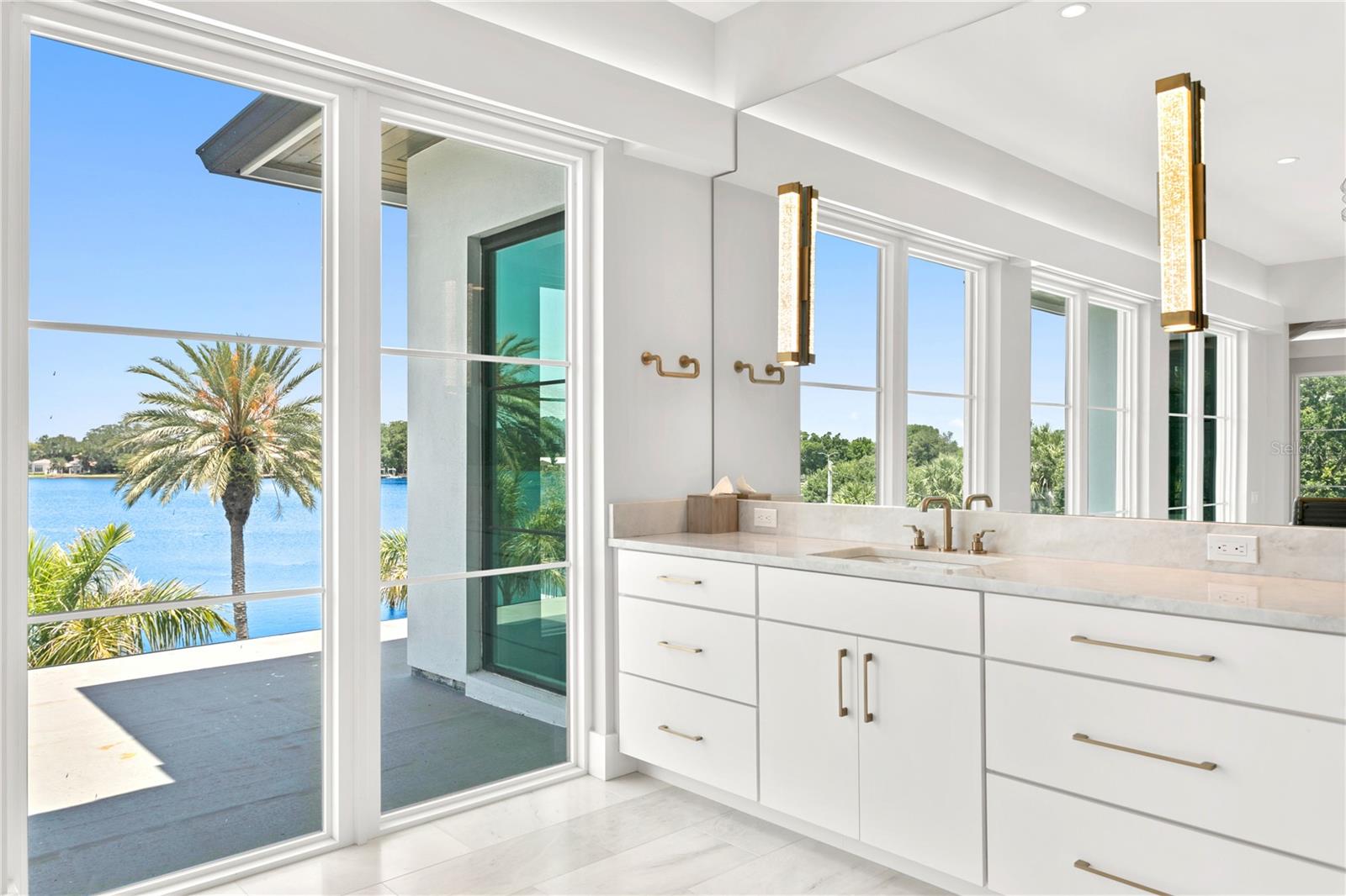 2926 COFFEE POT BLVD NE, ST PETERSBURG, FL, 33704