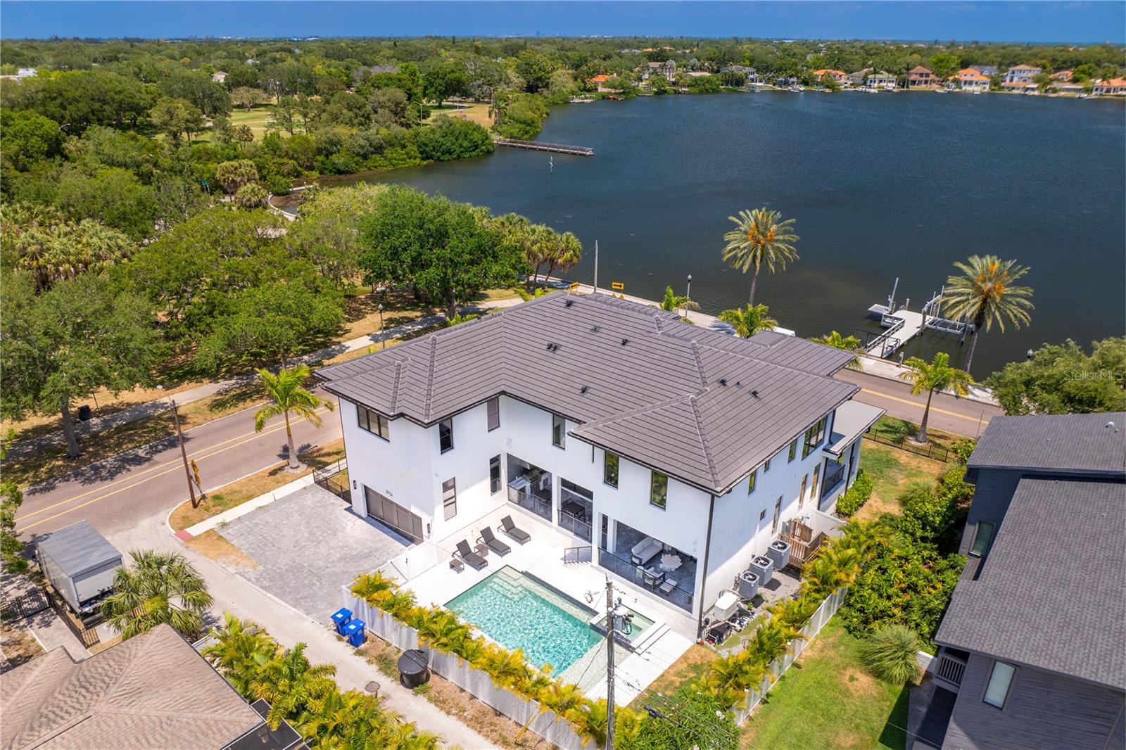 2926 COFFEE POT BLVD NE, ST PETERSBURG, FL, 33704
