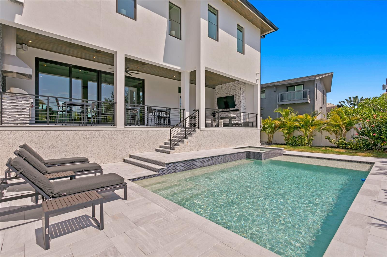 2926 COFFEE POT BLVD NE, ST PETERSBURG, FL, 33704