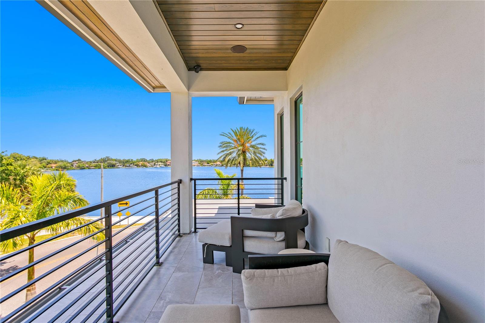 2926 COFFEE POT BLVD NE, ST PETERSBURG, FL, 33704