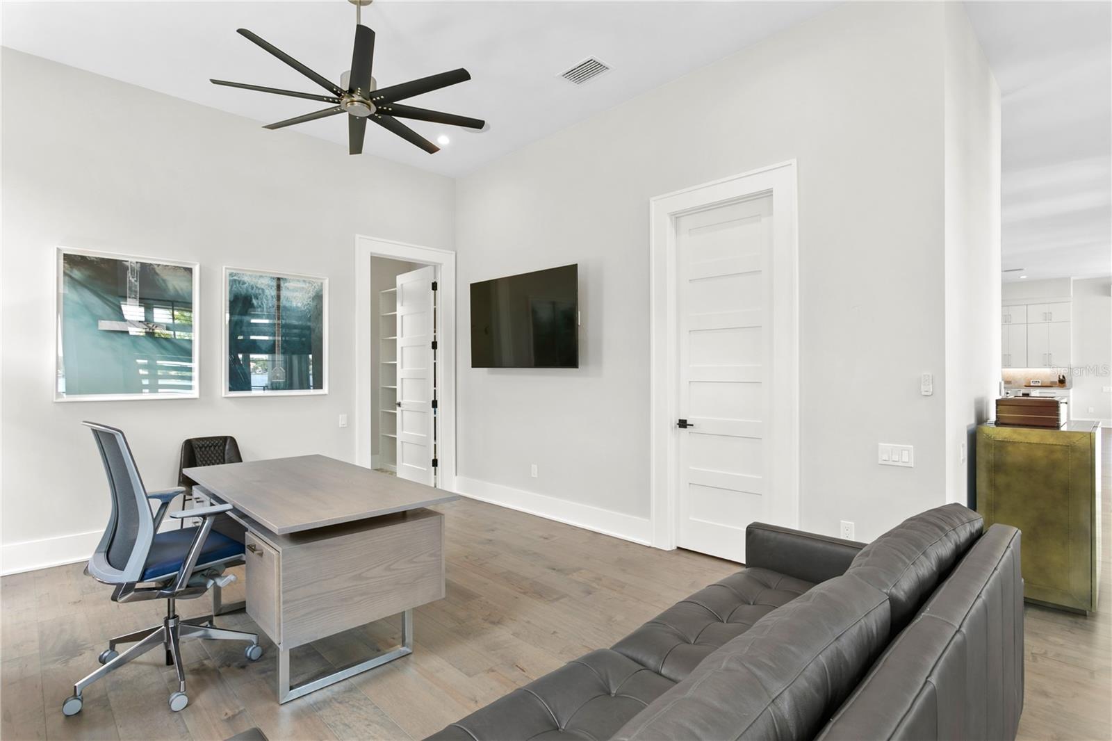2926 COFFEE POT BLVD NE, ST PETERSBURG, FL, 33704