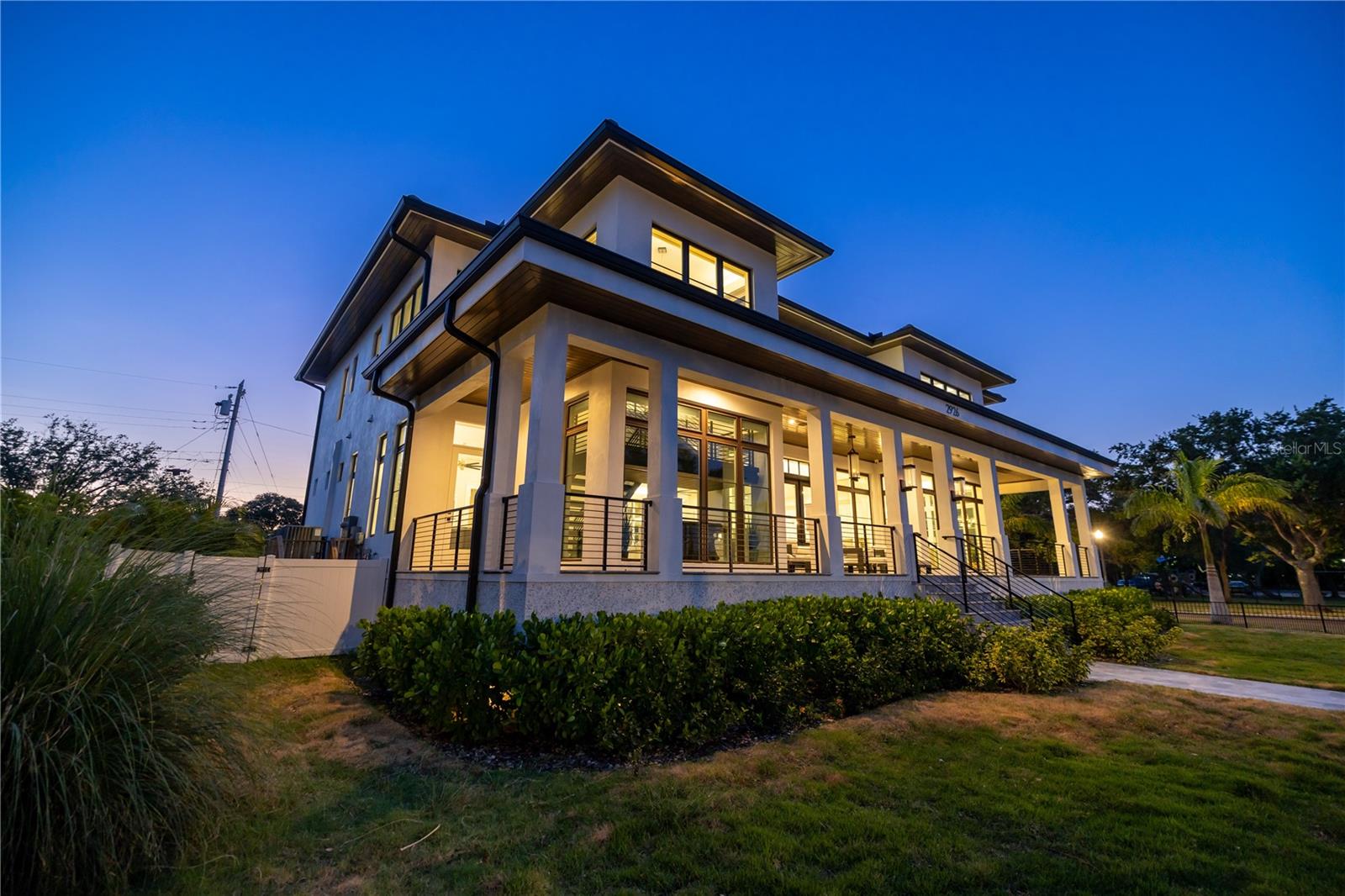 2926 COFFEE POT BLVD NE, ST PETERSBURG, FL, 33704