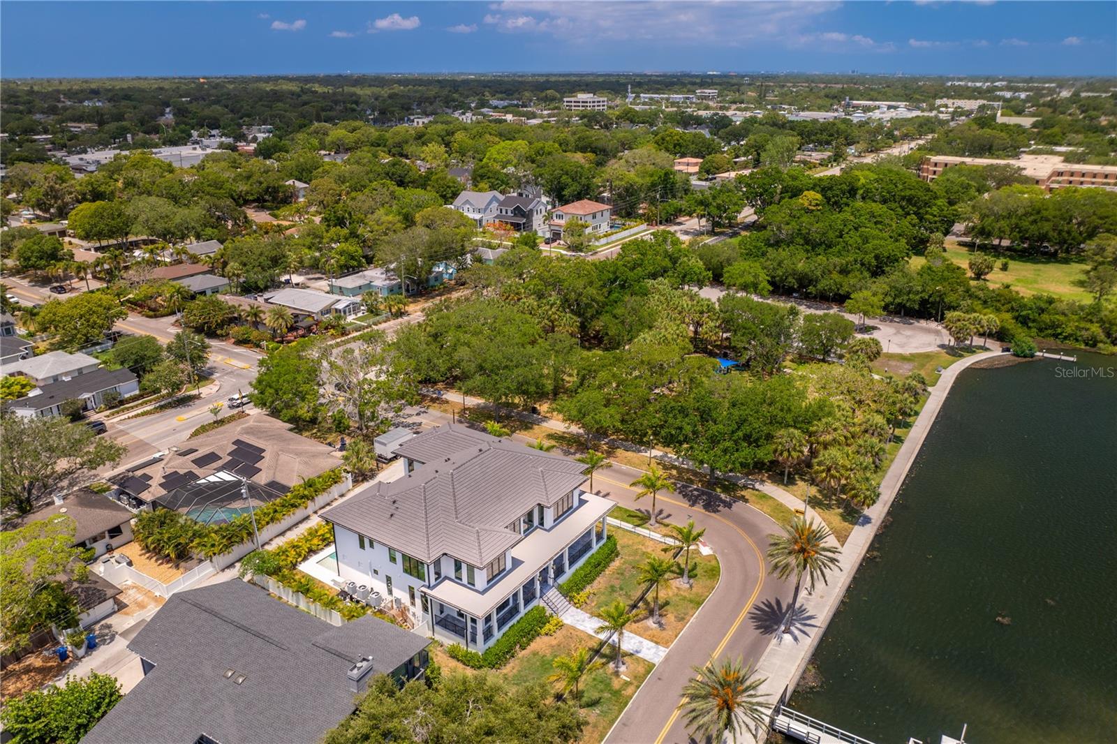 2926 COFFEE POT BLVD NE, ST PETERSBURG, FL, 33704