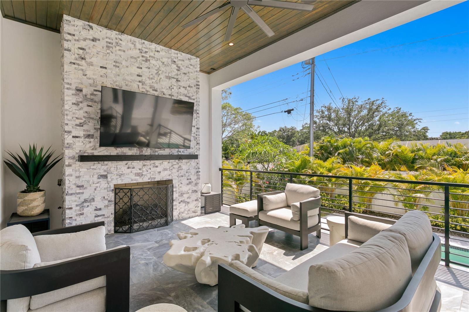 2926 COFFEE POT BLVD NE, ST PETERSBURG, FL, 33704