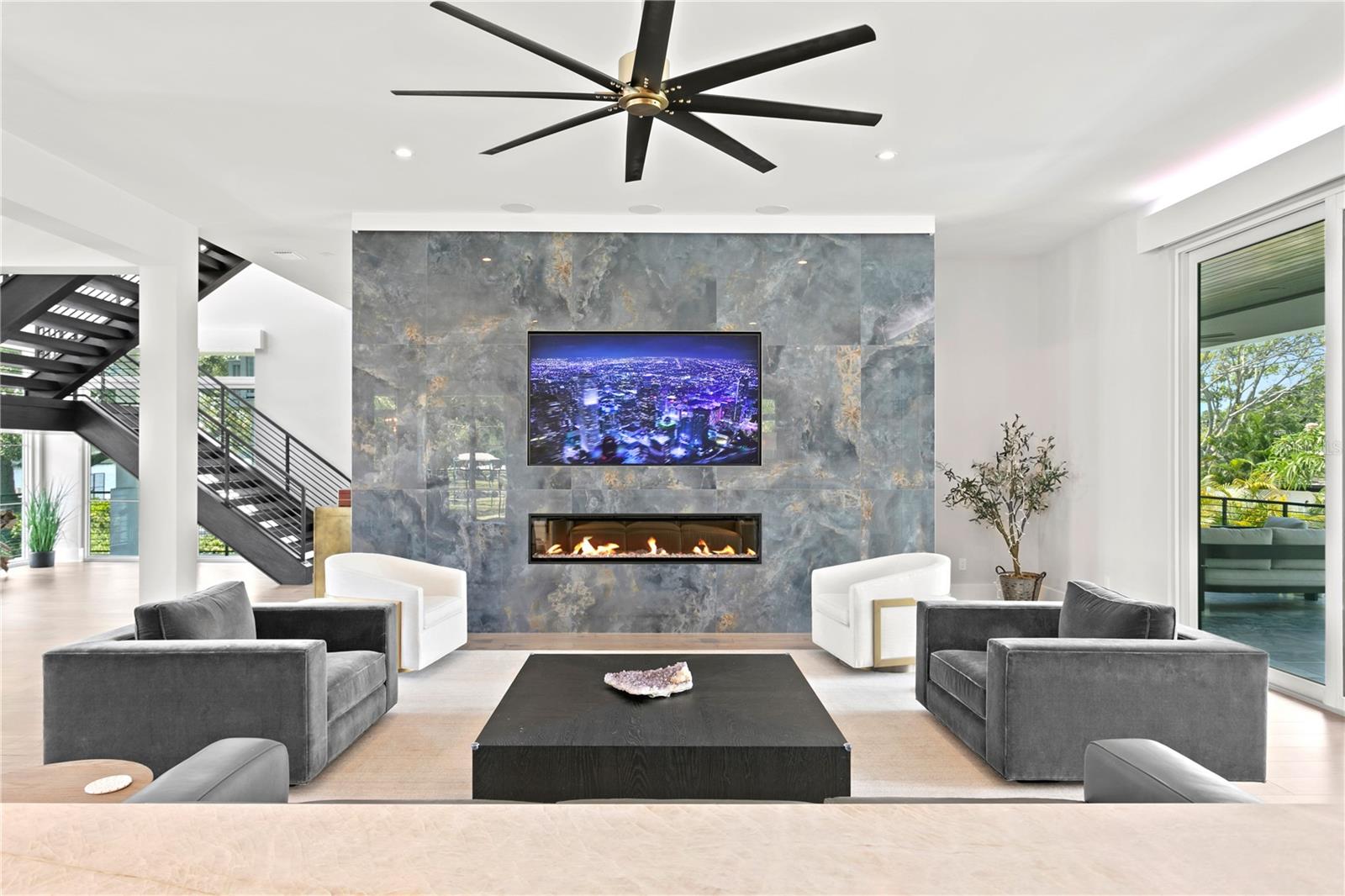 2926 COFFEE POT BLVD NE, ST PETERSBURG, FL, 33704