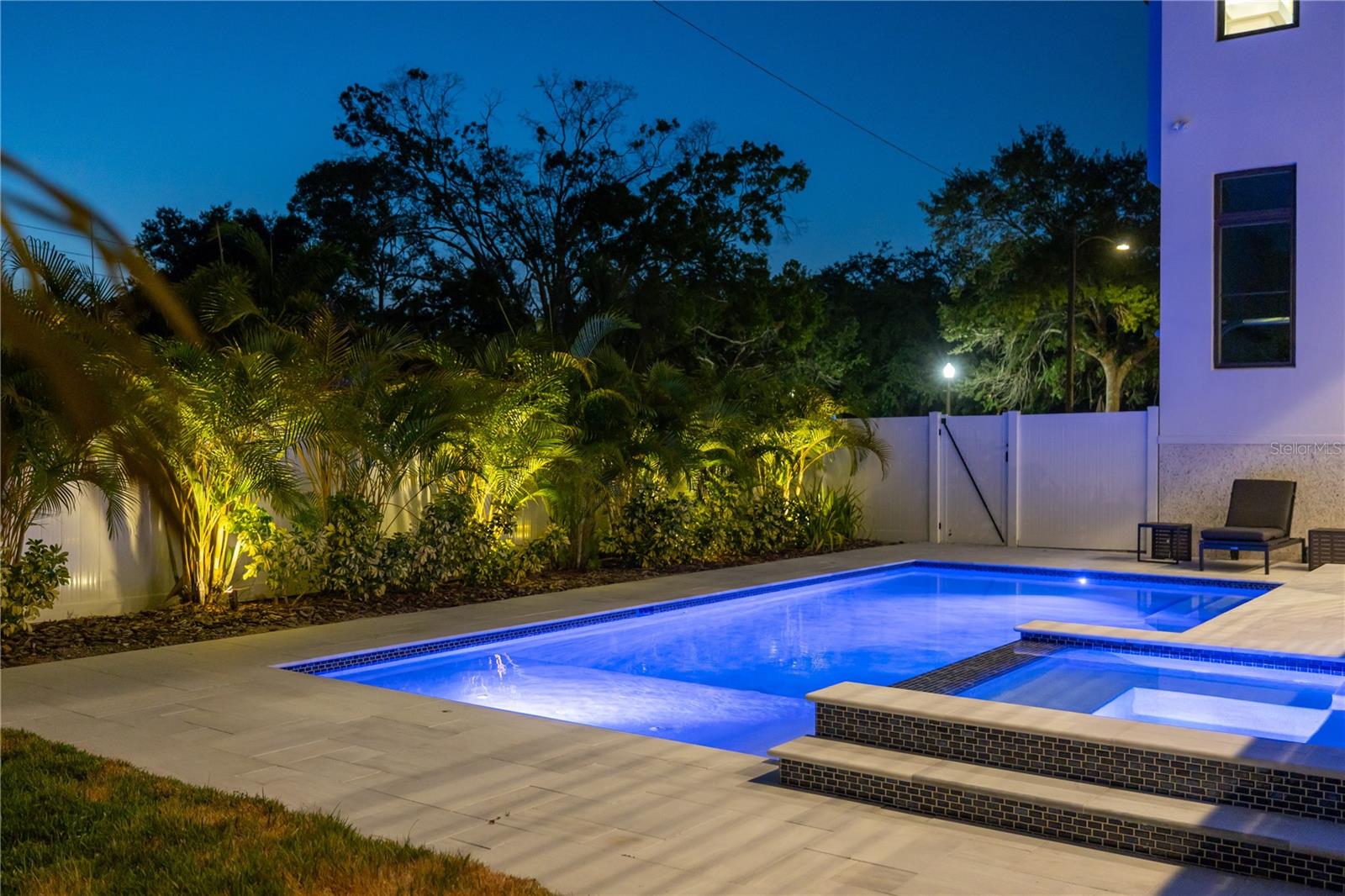 2926 COFFEE POT BLVD NE, ST PETERSBURG, FL, 33704