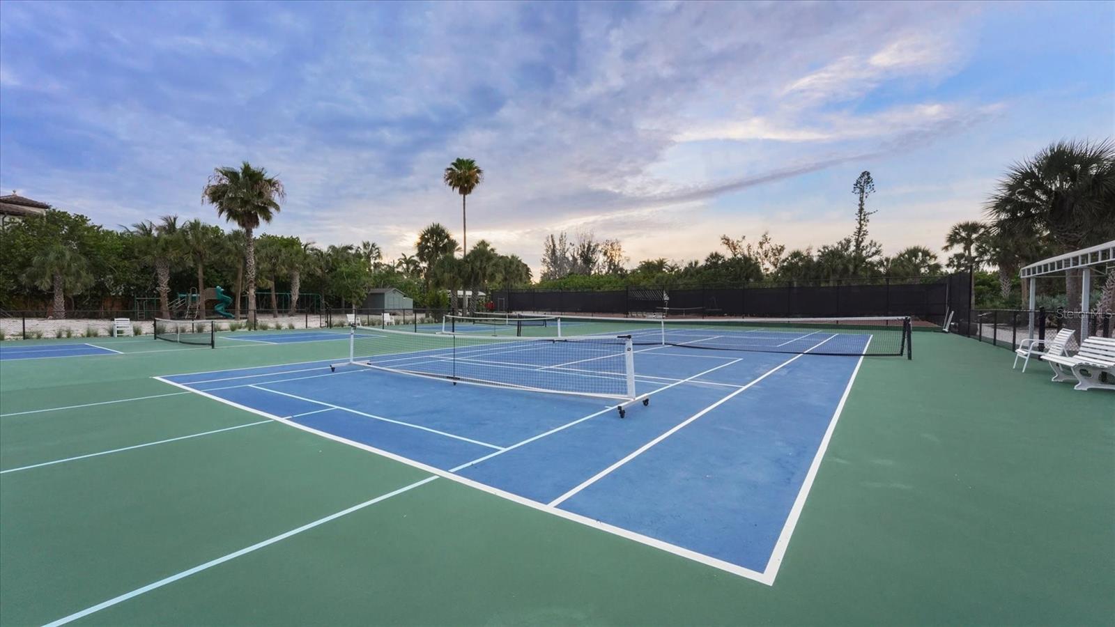 7723 SANDERLING RD, SARASOTA, FL, 34242