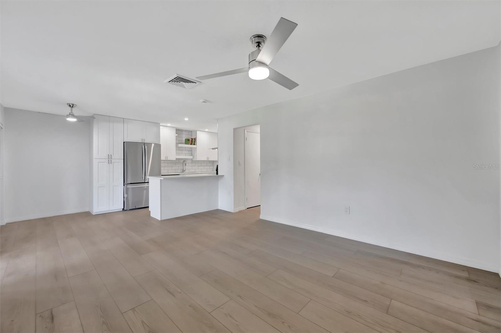 650 PINELLAS POINT DR S #216, ST PETERSBURG, FL, 33705