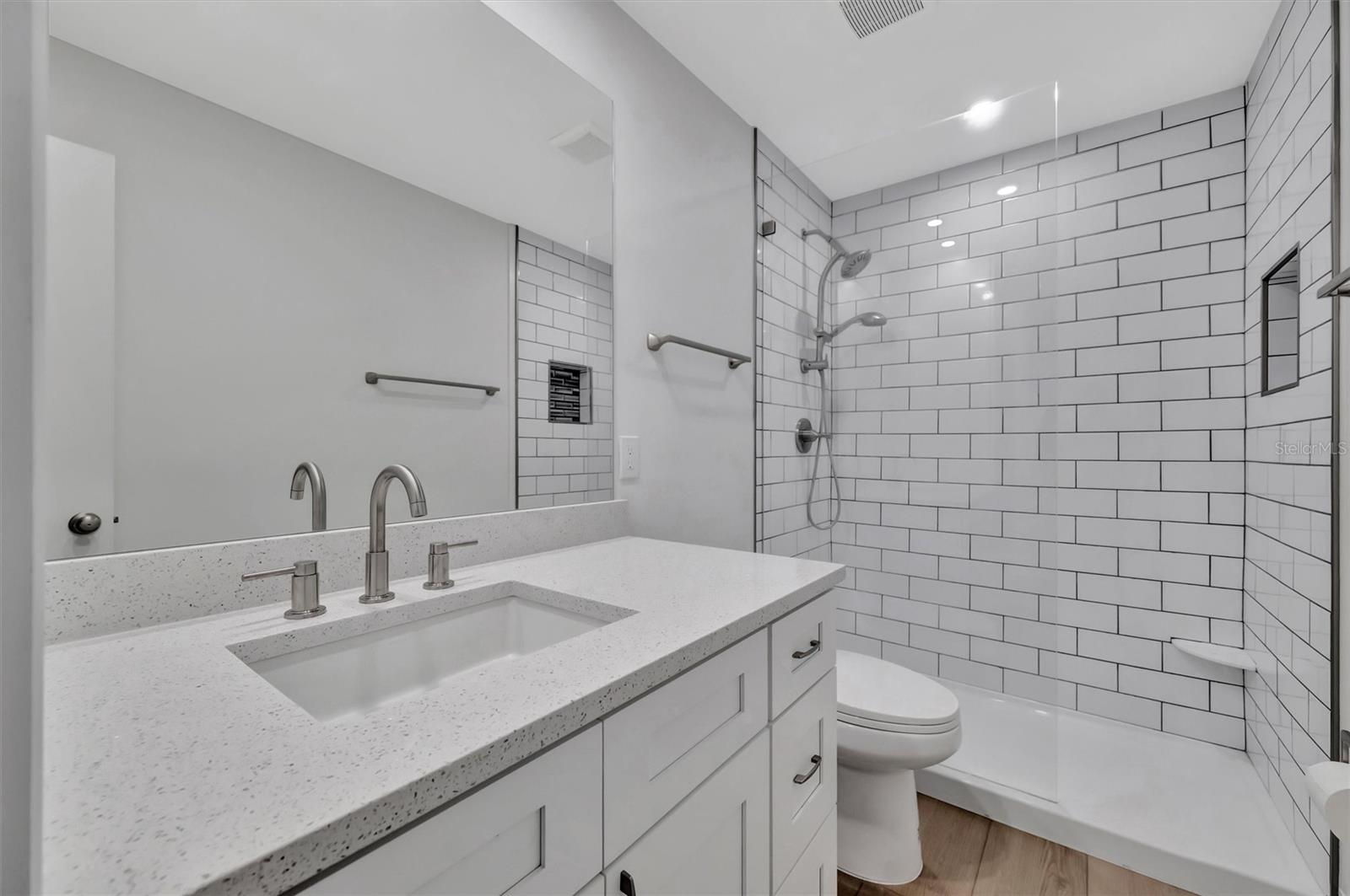 650 PINELLAS POINT DR S #216, ST PETERSBURG, FL, 33705