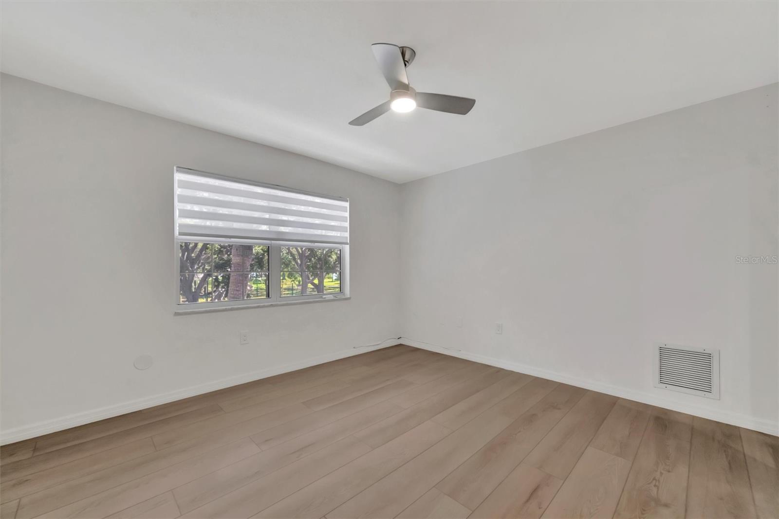 650 PINELLAS POINT DR S #216, ST PETERSBURG, FL, 33705